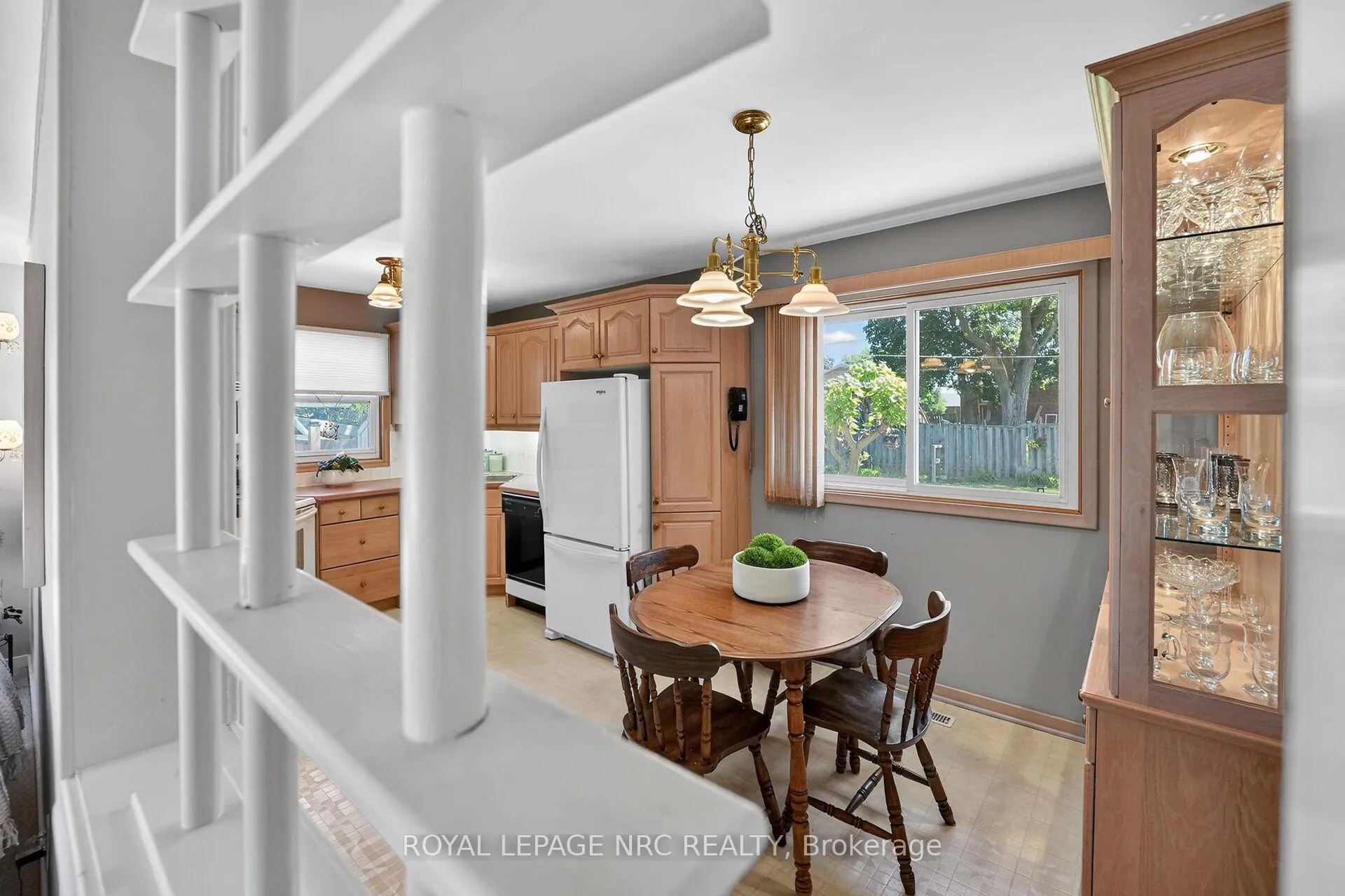 Photo 7 of 4103 Barry Drive, Lincoln, Beamsville — HOMEH