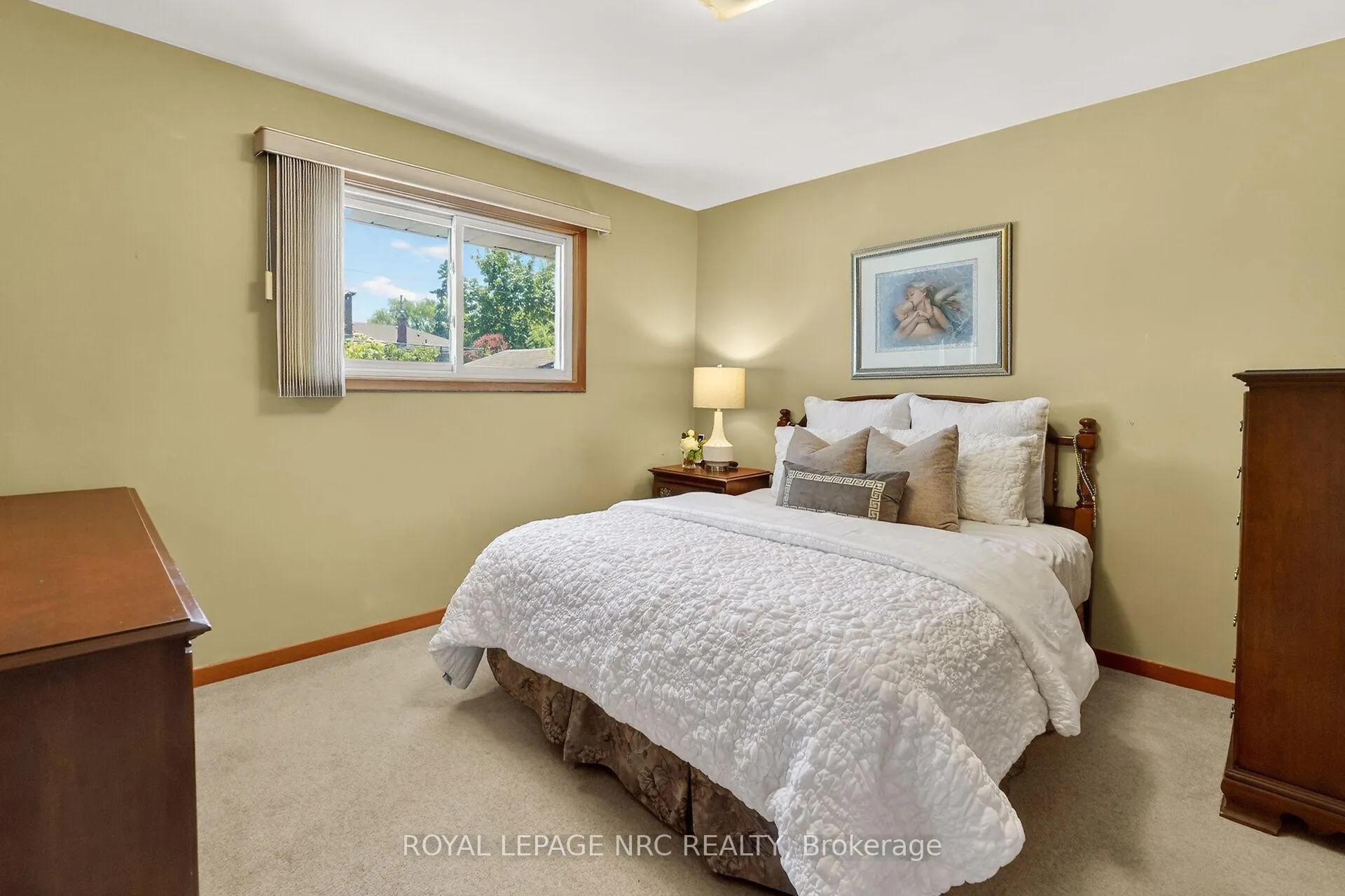 Photo 10 of 4103 Barry Drive, Lincoln, Beamsville — HOMEH