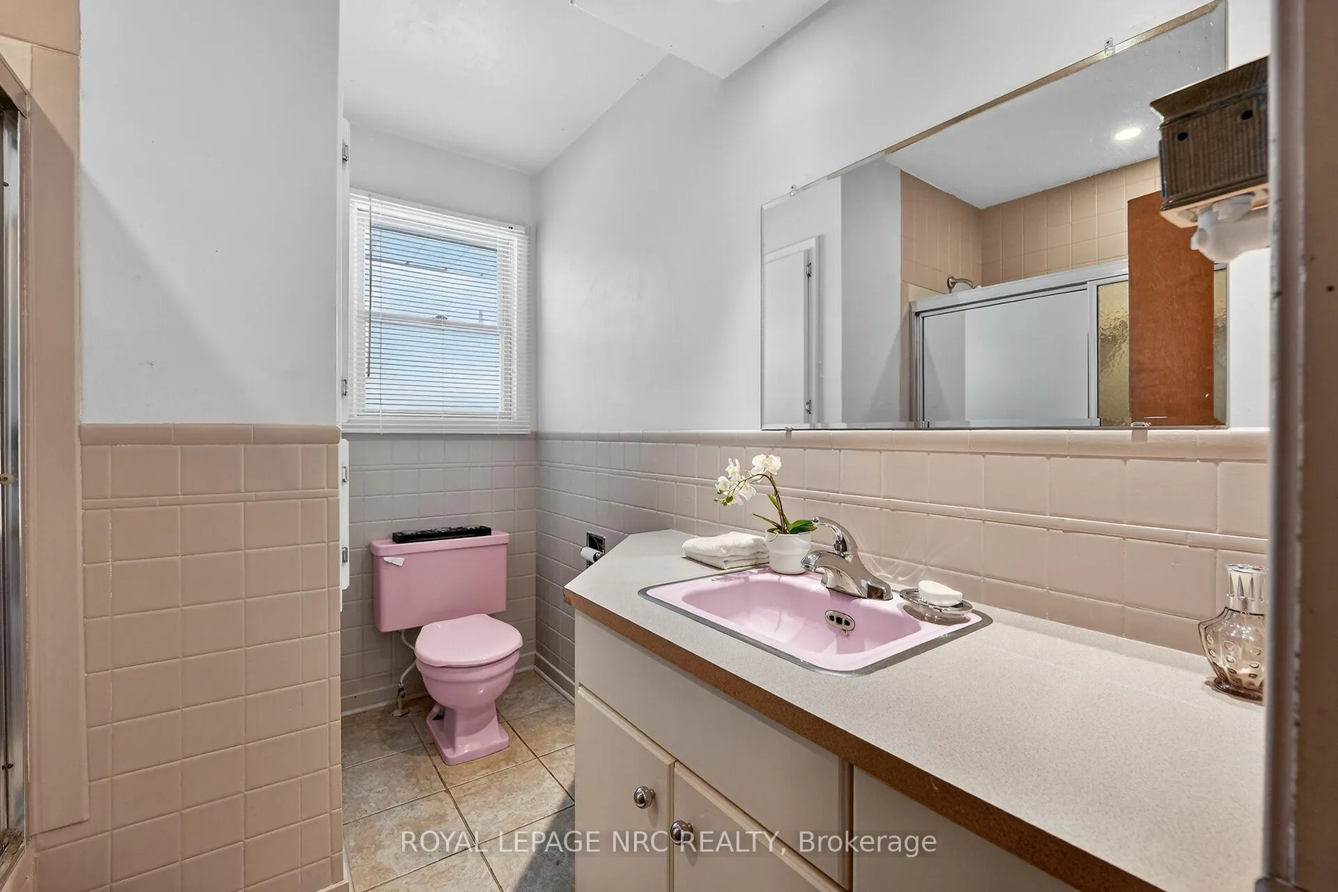 Photo 15 of 4103 Barry Drive, Lincoln, Beamsville — HOMEH