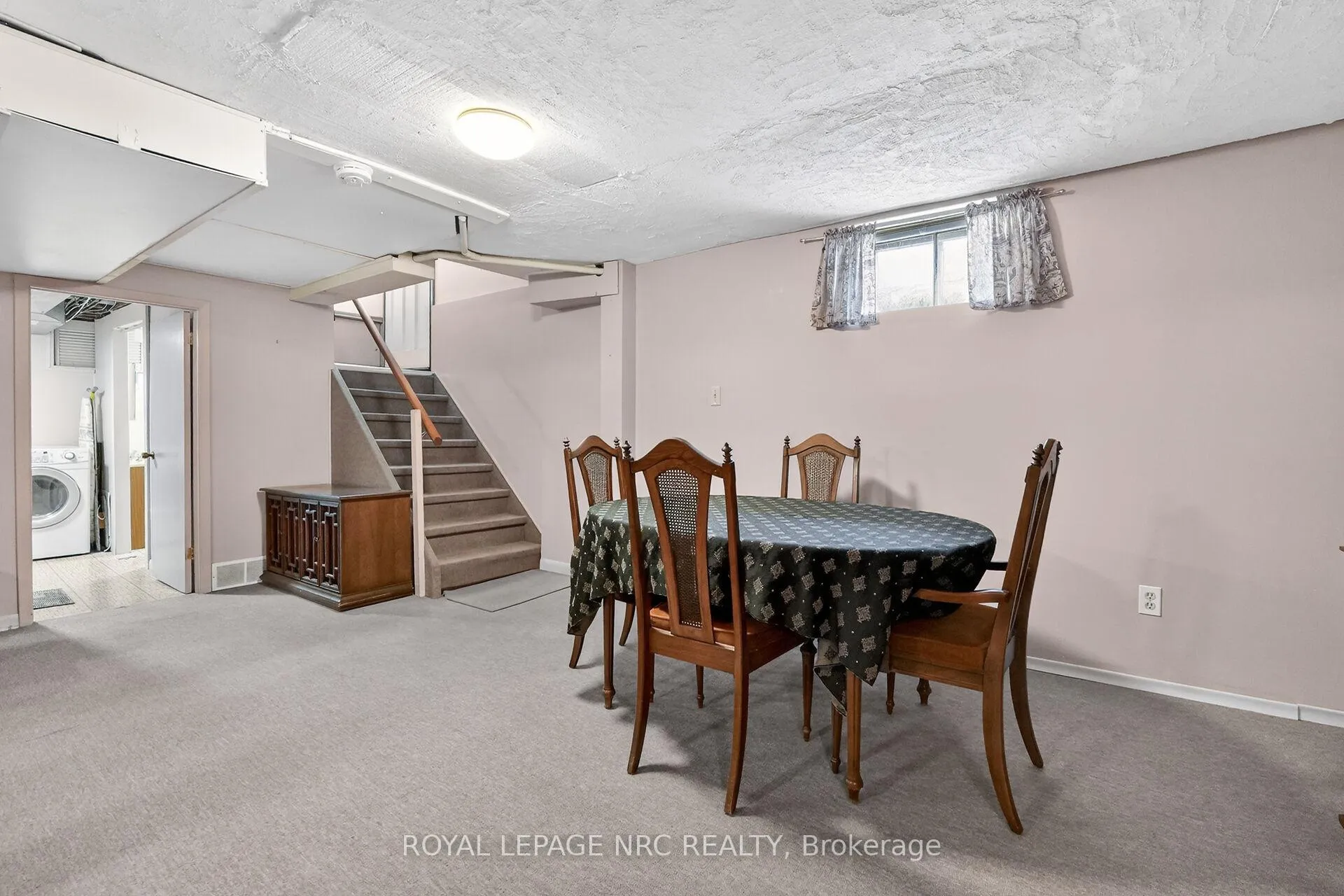 Photo 16 of 4103 Barry Drive, Lincoln, Beamsville — HOMEH