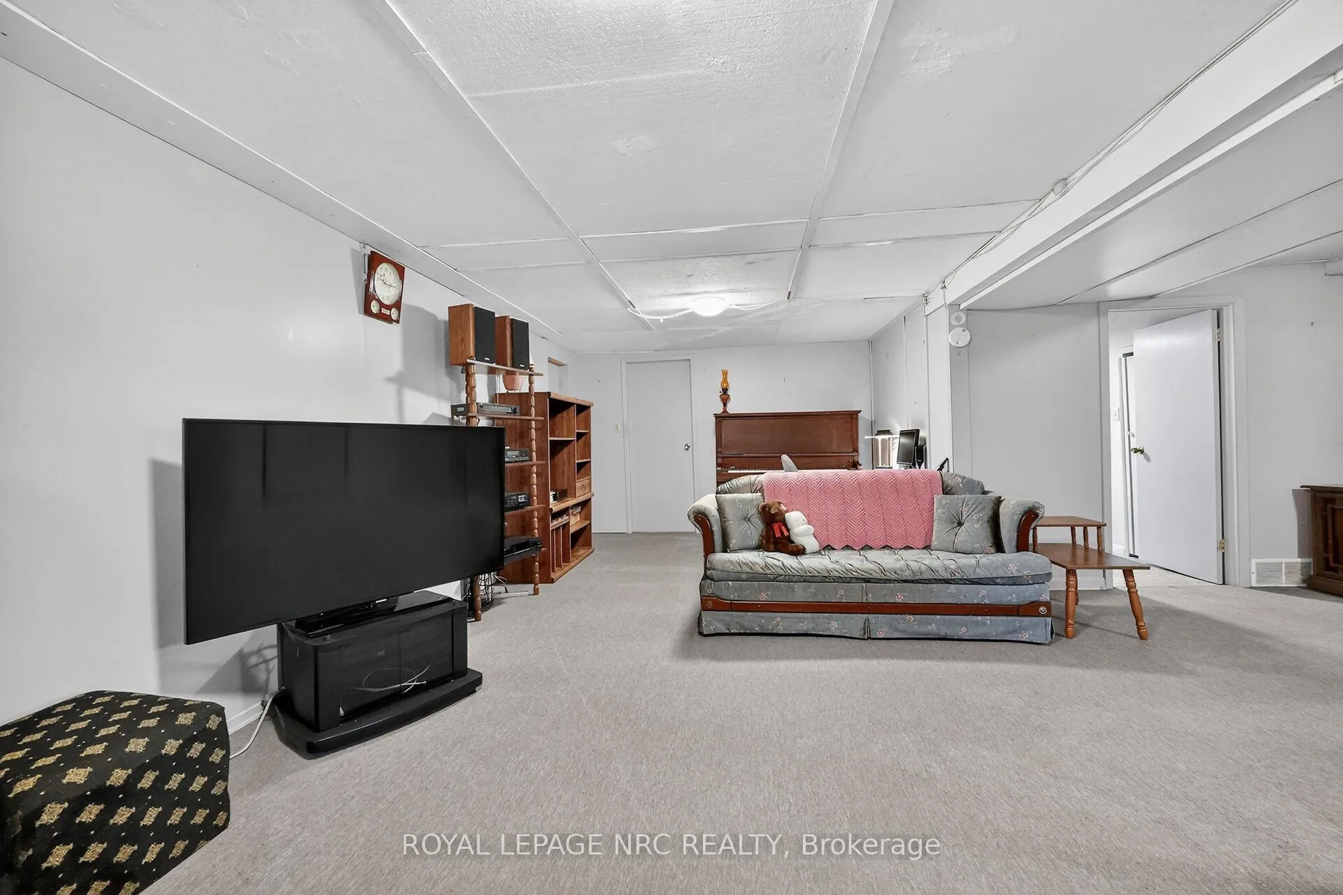 Photo 19 of 4103 Barry Drive, Lincoln, Beamsville — HOMEH