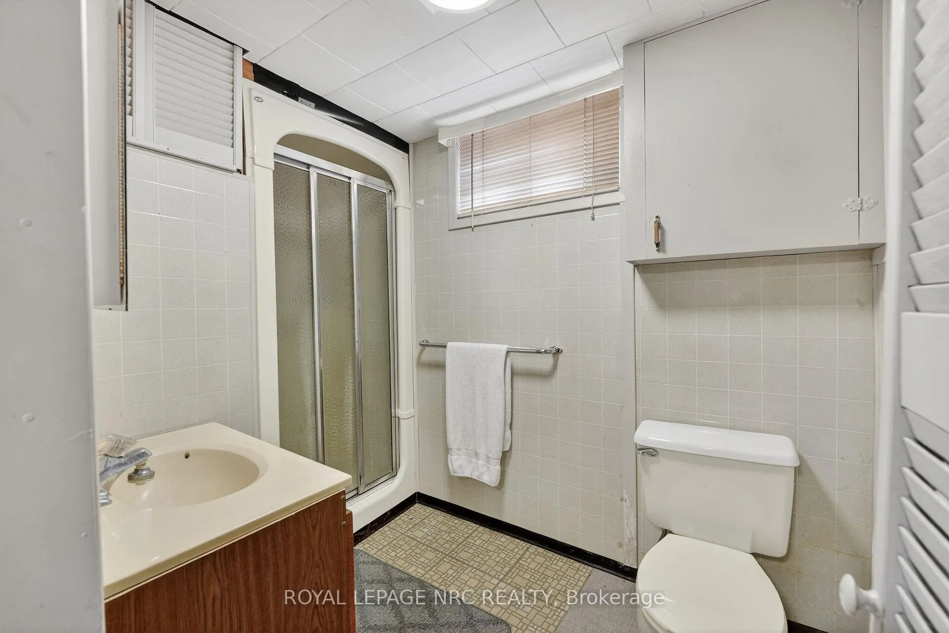 Photo 23 of 4103 Barry Drive, Lincoln, Beamsville — HOMEH