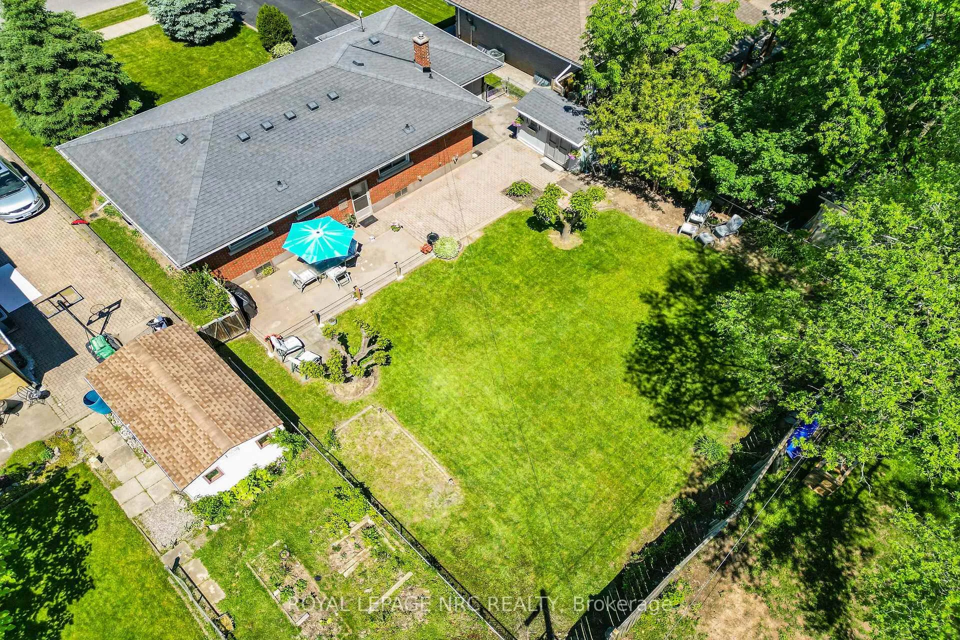 Photo 31 of 4103 Barry Drive, Lincoln, Beamsville — HOMEH