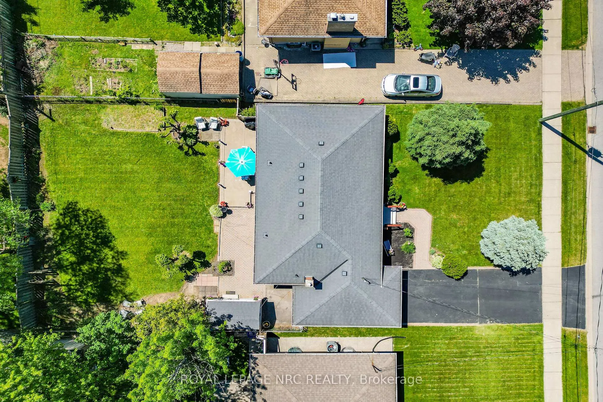 Photo 32 of 4103 Barry Drive, Lincoln, Beamsville — HOMEH