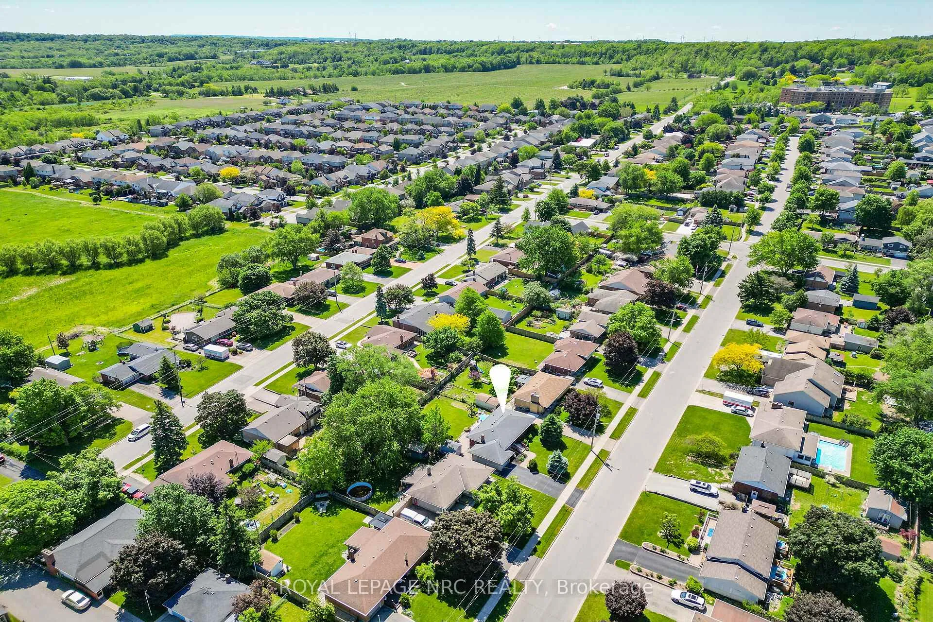 Photo 35 of 4103 Barry Drive, Lincoln, Beamsville — HOMEH