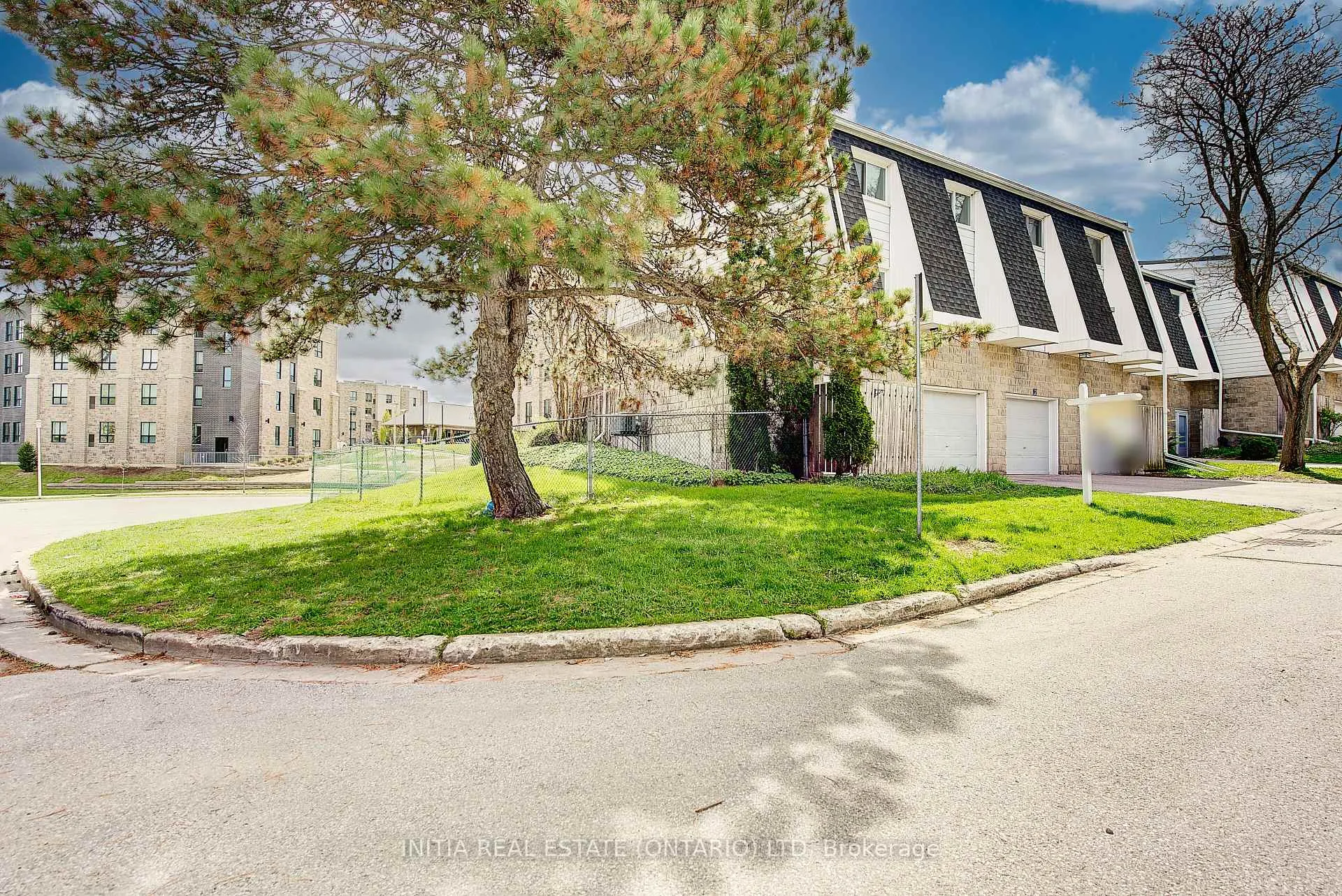 Front of Unit 1, 40 Fairfax Court