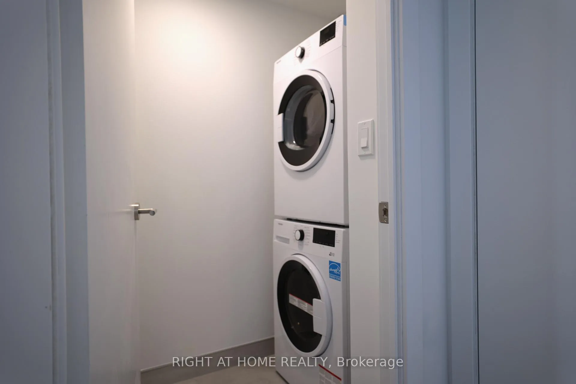 Photo 2 of Unit 804, 47 Mutual Street, Toronto, Church-Yonge Corridor — HOMEH
