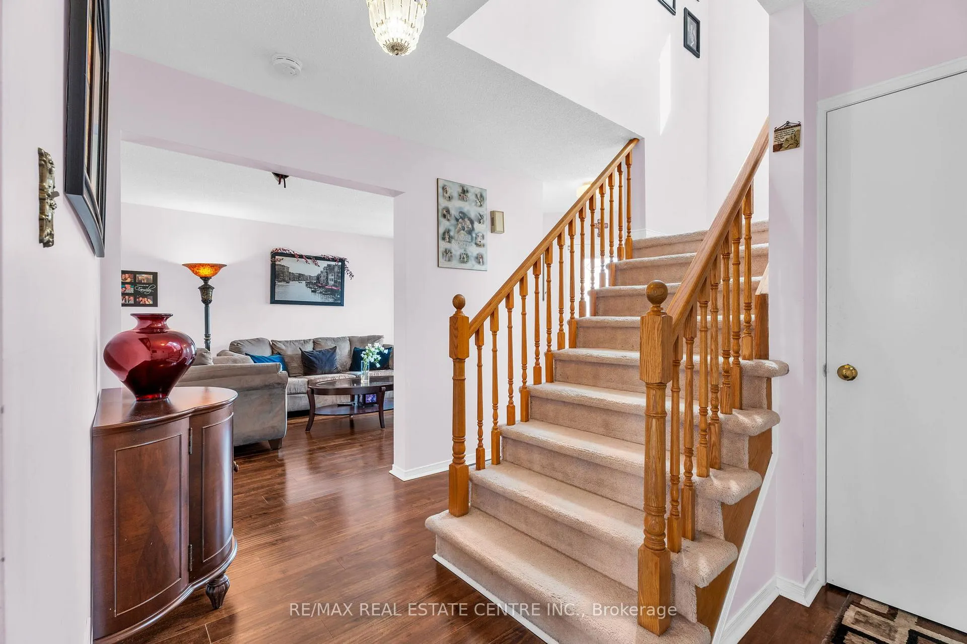 Photo 2 of 190 Lisa Marie Drive, Orangeville — HOMEH