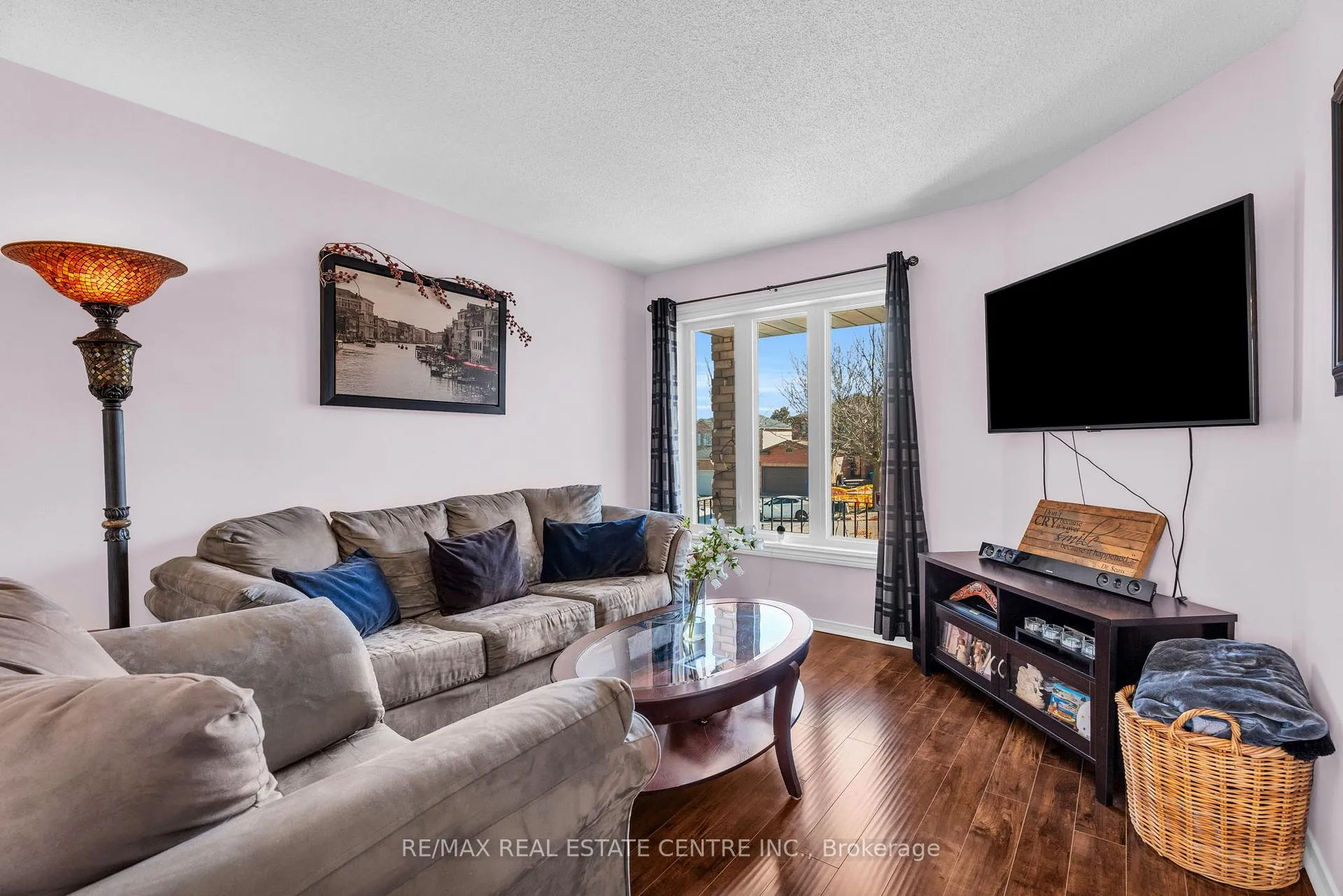 Photo 4 of 190 Lisa Marie Drive, Orangeville — HOMEH