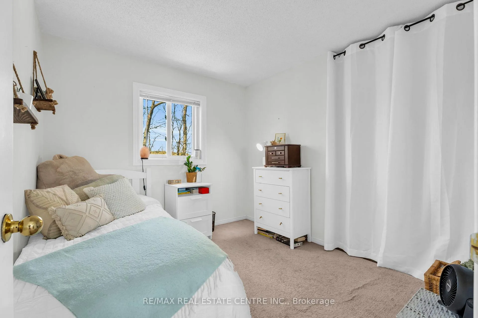 Photo 15 of 190 Lisa Marie Drive, Orangeville — HOMEH