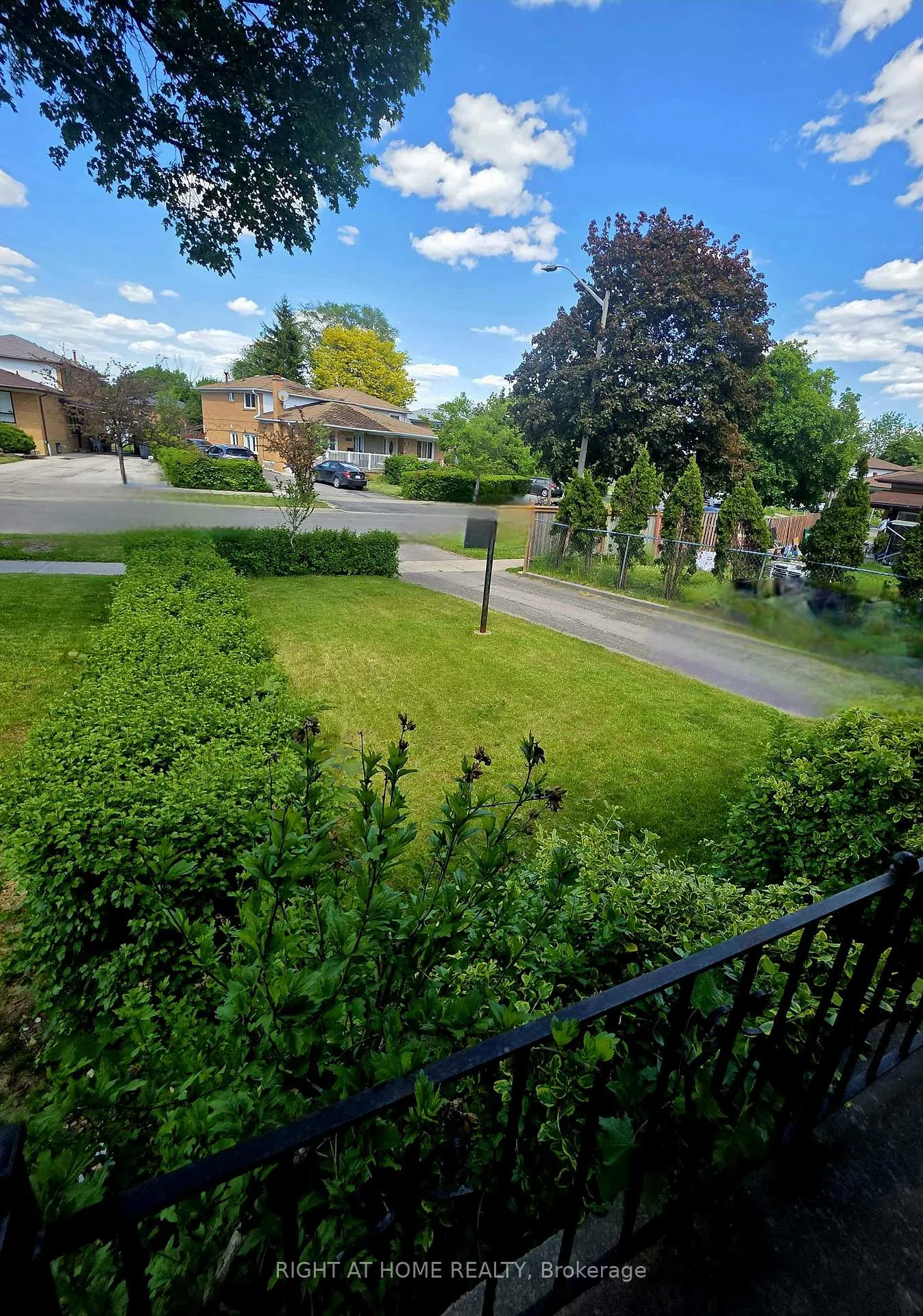 Photo 3 of 3556 Monica Drive, Mississauga, Malton — HOMEH