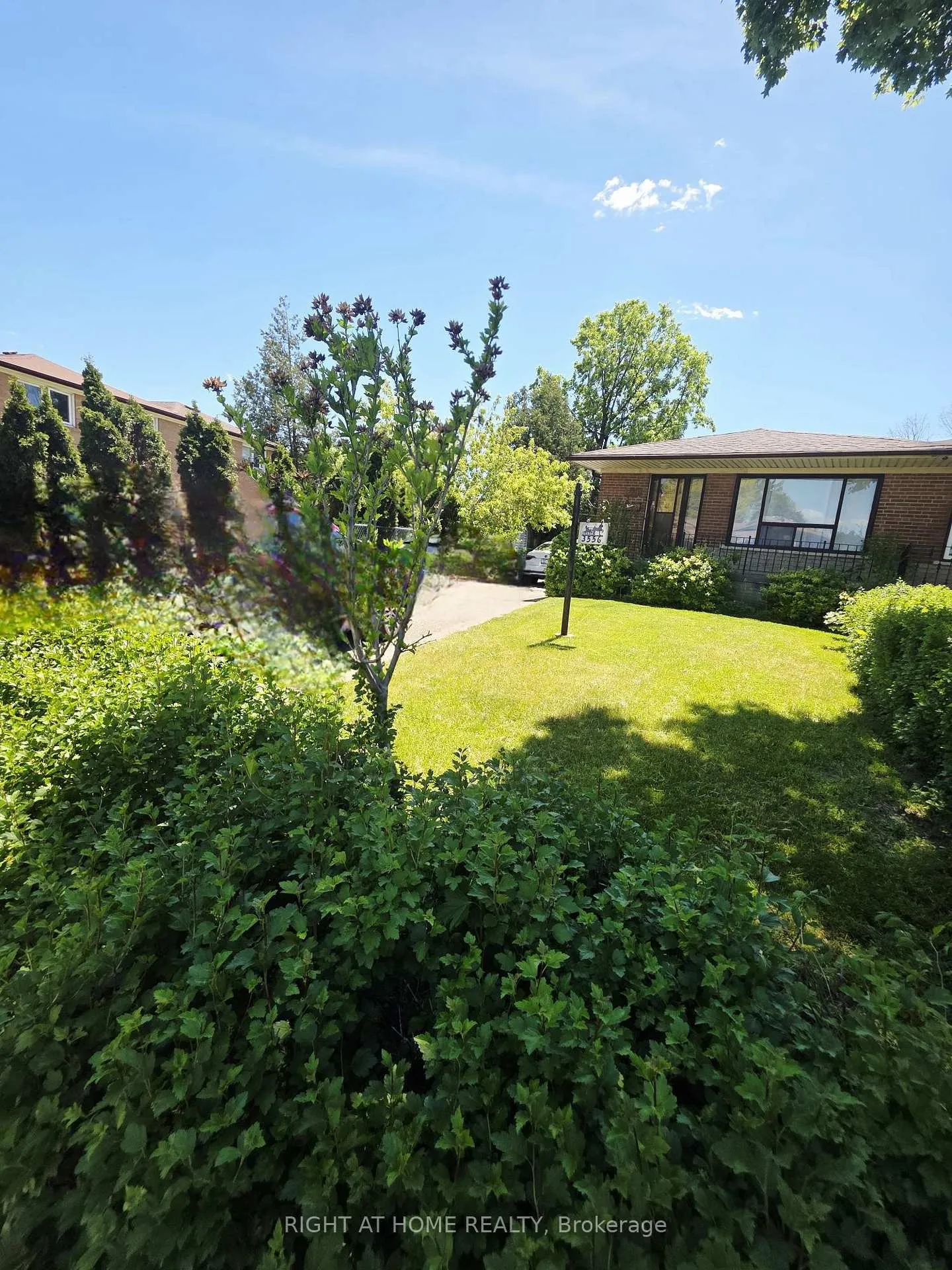 Photo 4 of 3556 Monica Drive, Mississauga, Malton — HOMEH