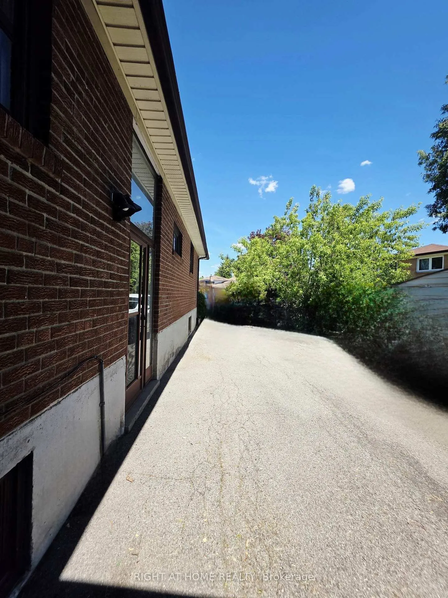 Photo 5 of 3556 Monica Drive, Mississauga, Malton — HOMEH