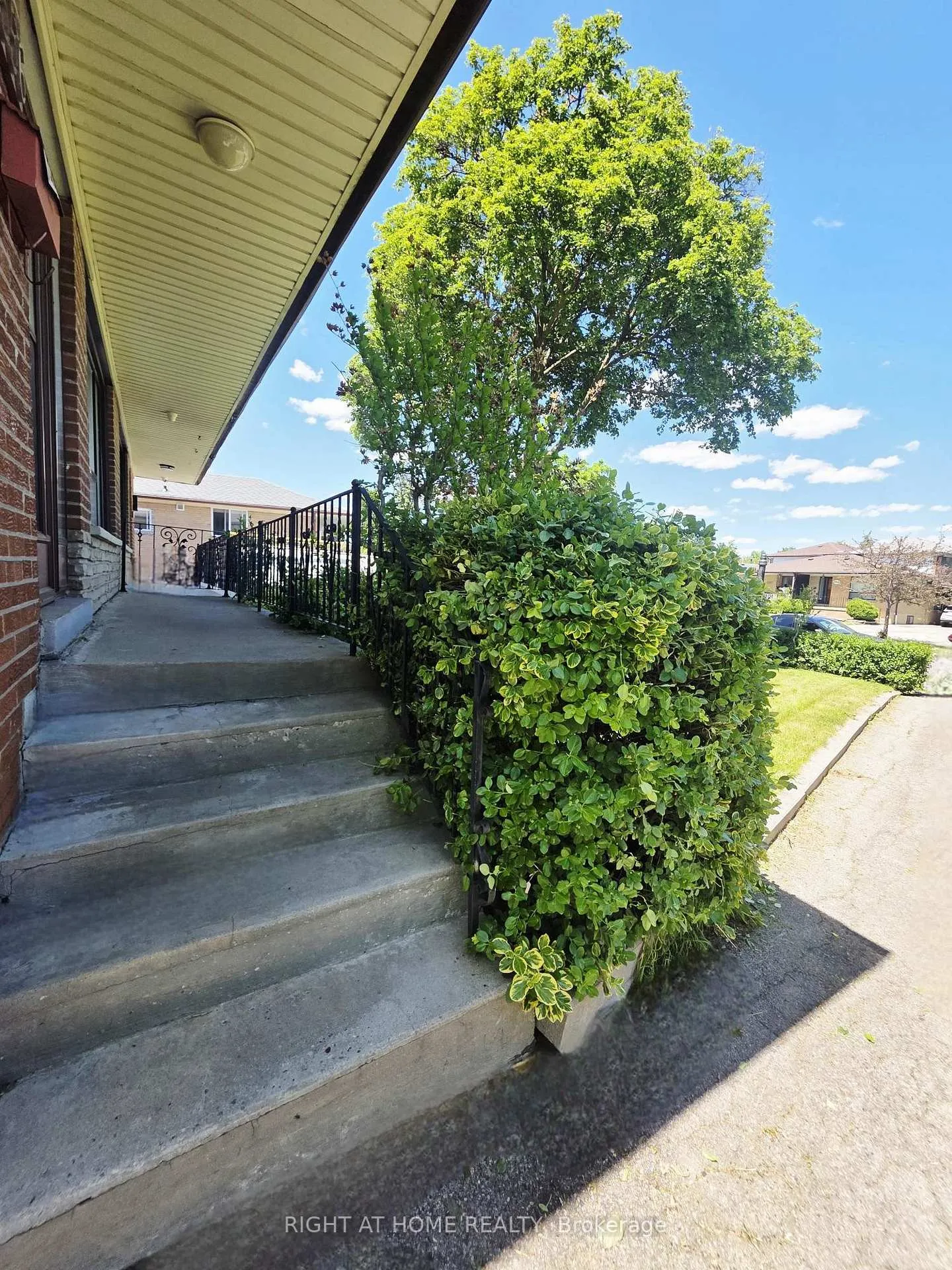 Photo 6 of 3556 Monica Drive, Mississauga, Malton — HOMEH