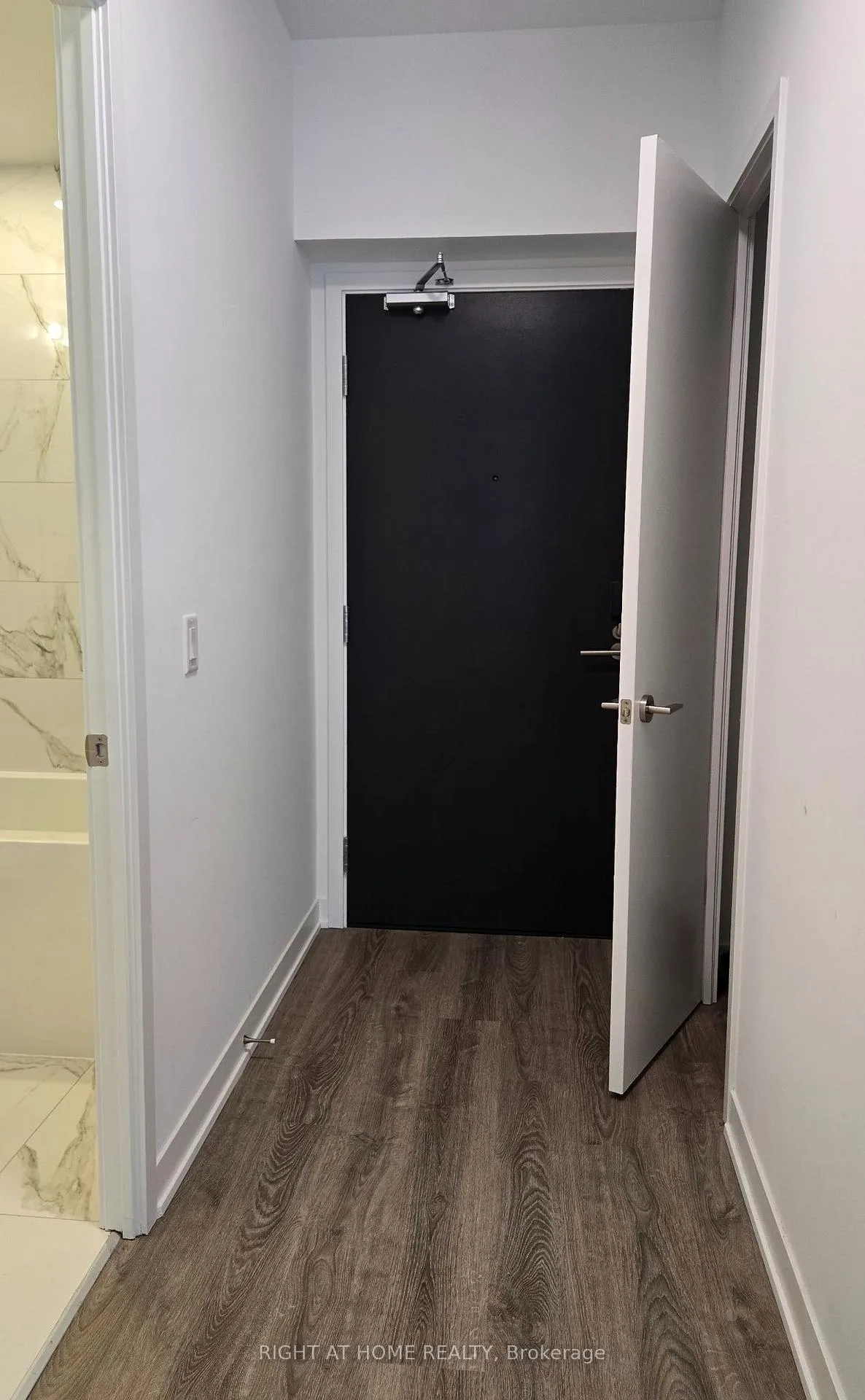 Photo 5 of Unit 1011, 180 Front Street E, Toronto, Moss Park — HOMEH