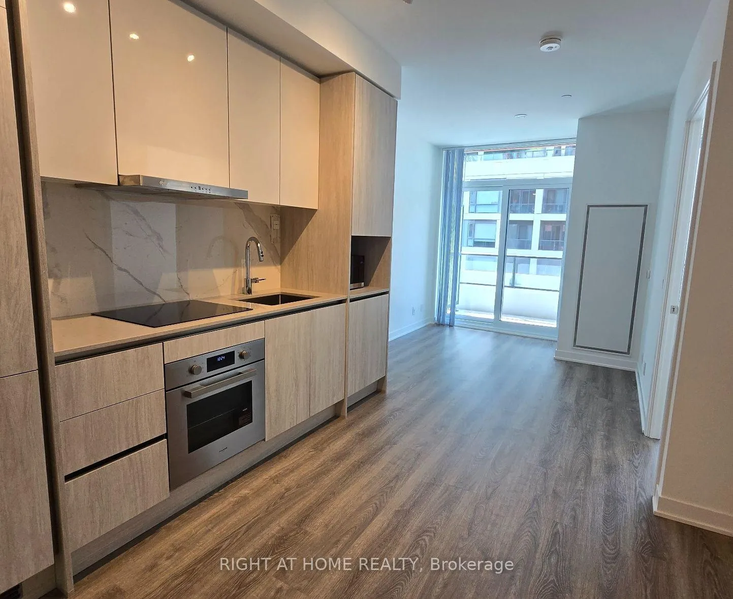 Photo 6 of Unit 1011, 180 Front Street E, Toronto, Moss Park — HOMEH