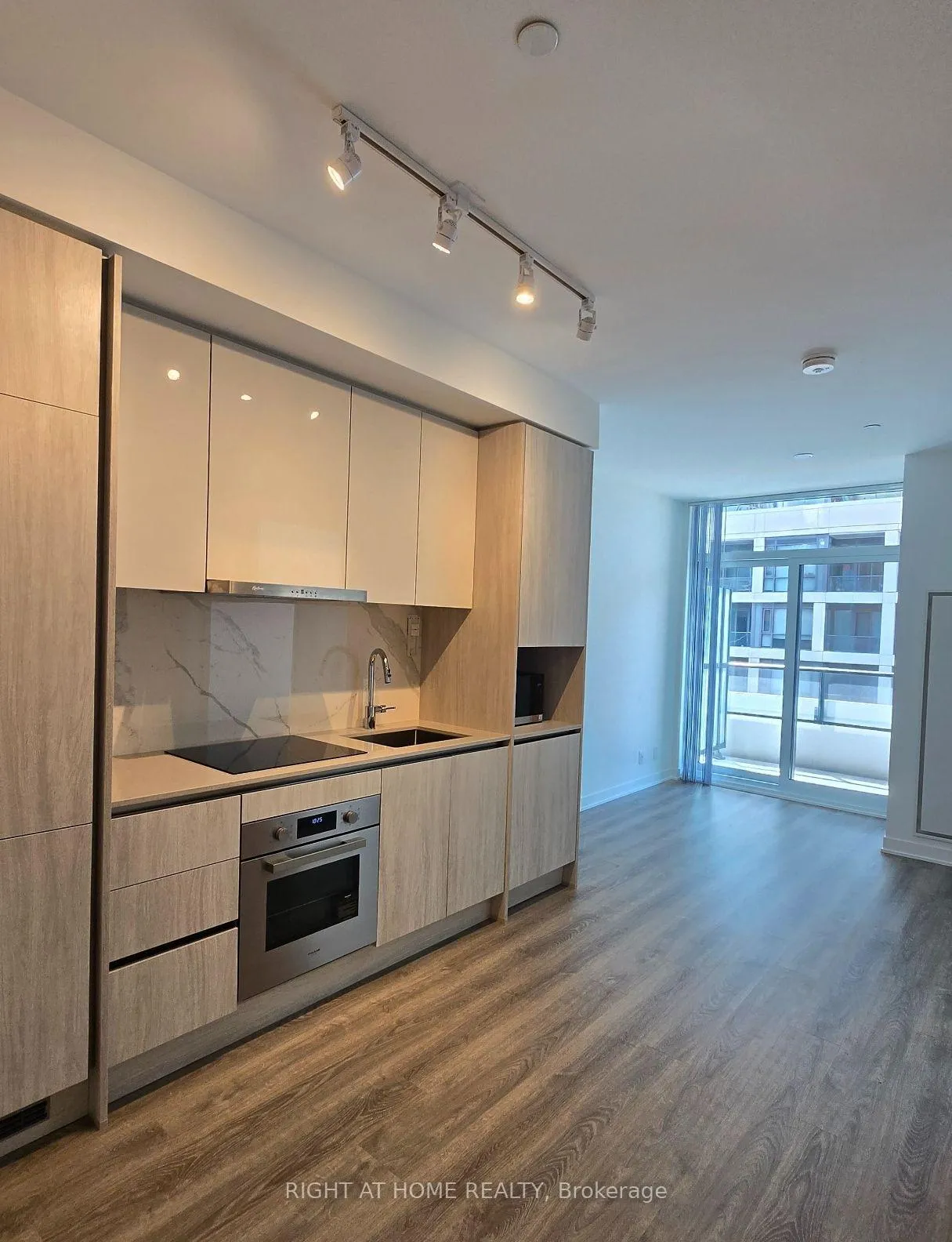 Photo 7 of Unit 1011, 180 Front Street E, Toronto, Moss Park — HOMEH