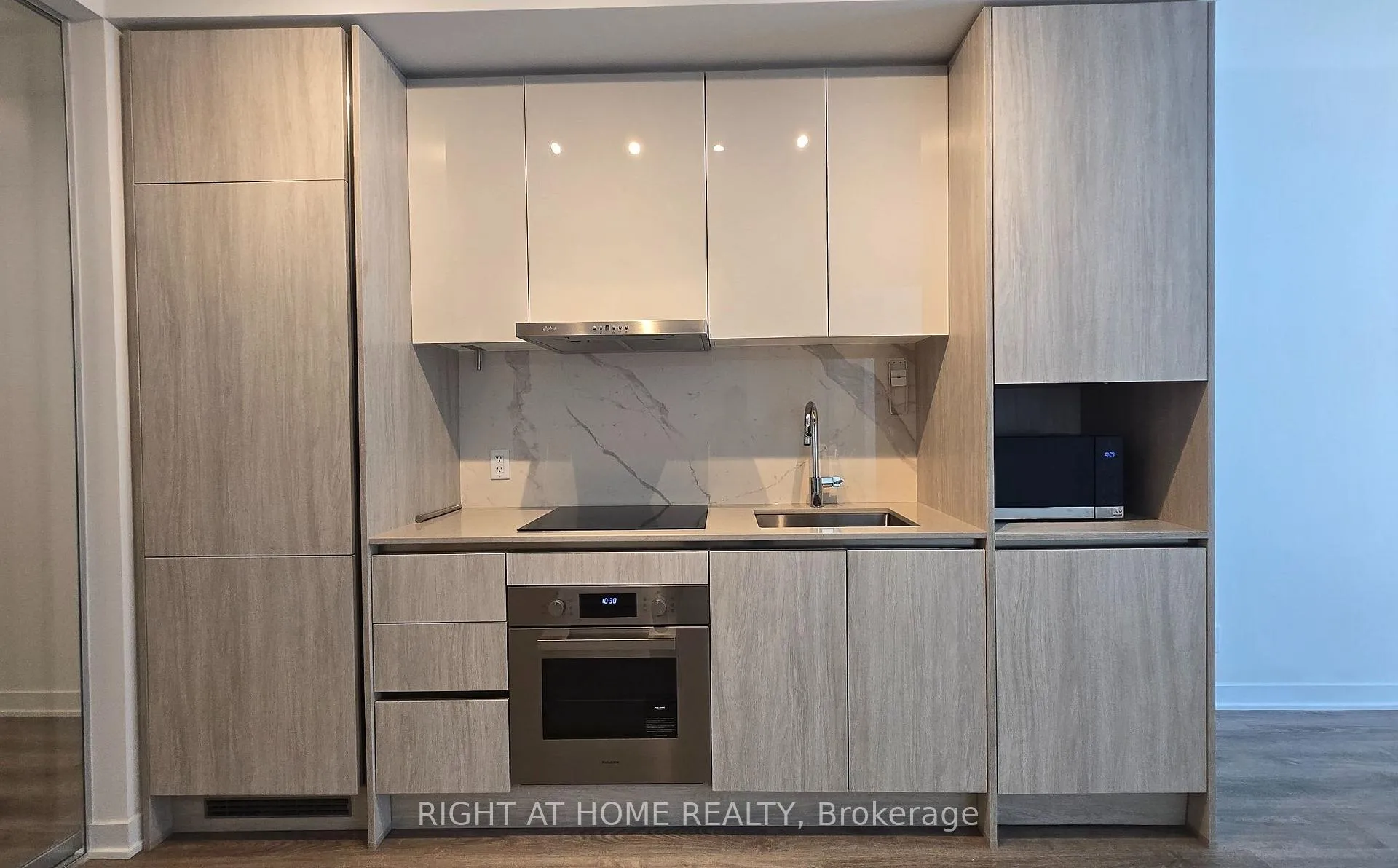 Photo 8 of Unit 1011, 180 Front Street E, Toronto, Moss Park — HOMEH