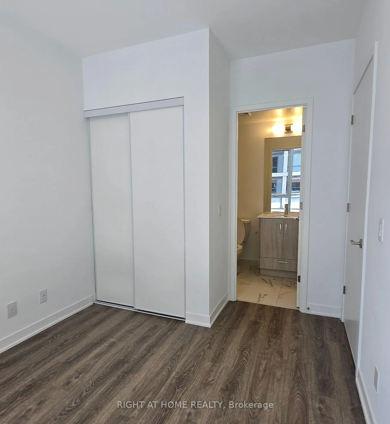 Photo 13 of Unit 1011, 180 Front Street E, Toronto, Moss Park — HOMEH