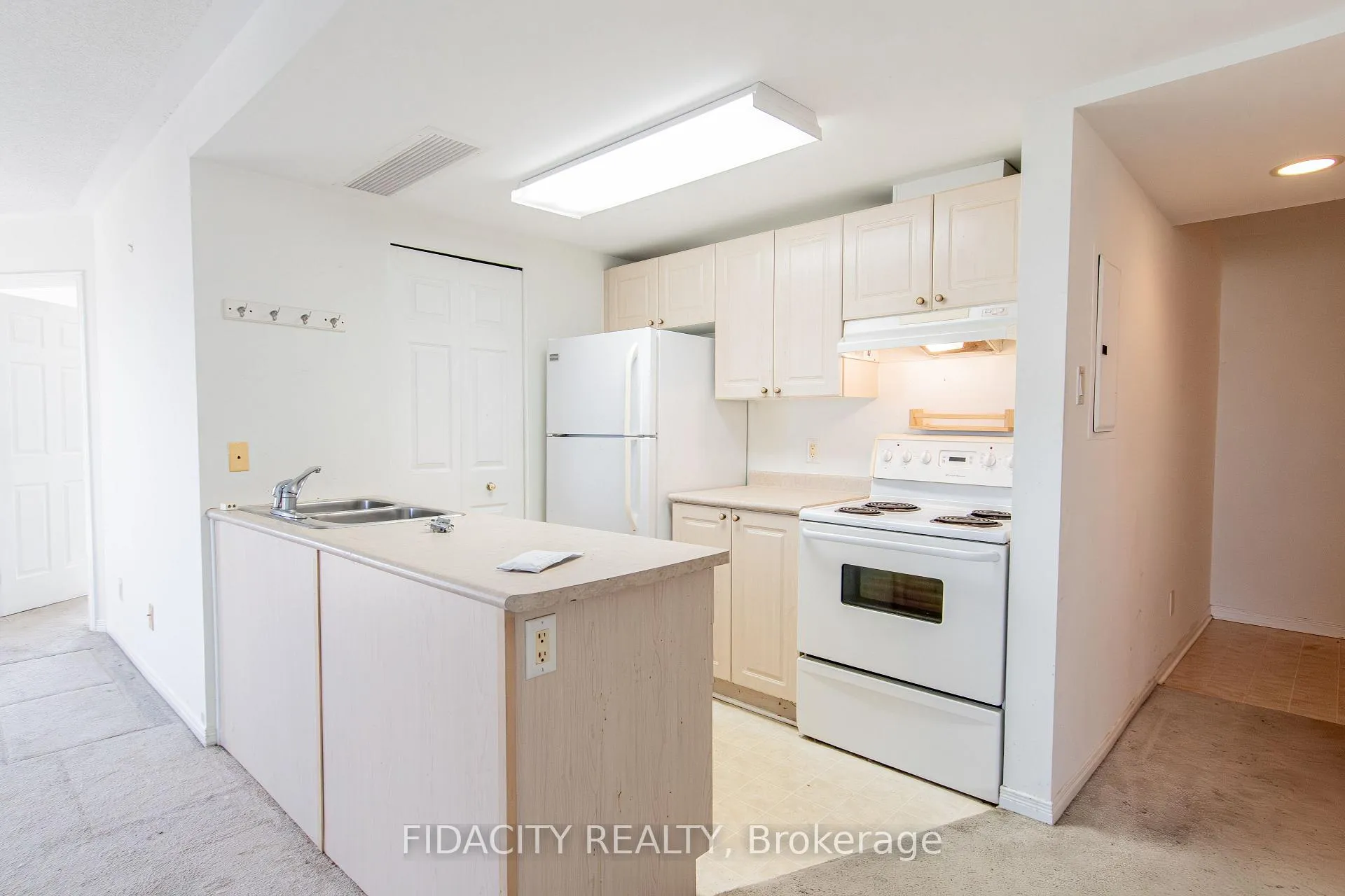 Photo 4 of Unit 7N, 310 Central Park Drive, Ottawa, Central Park — HOMEH