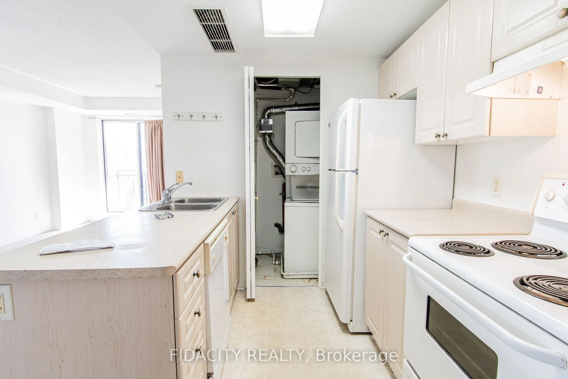 Photo 6 of Unit 7N, 310 Central Park Drive, Ottawa, Central Park — HOMEH
