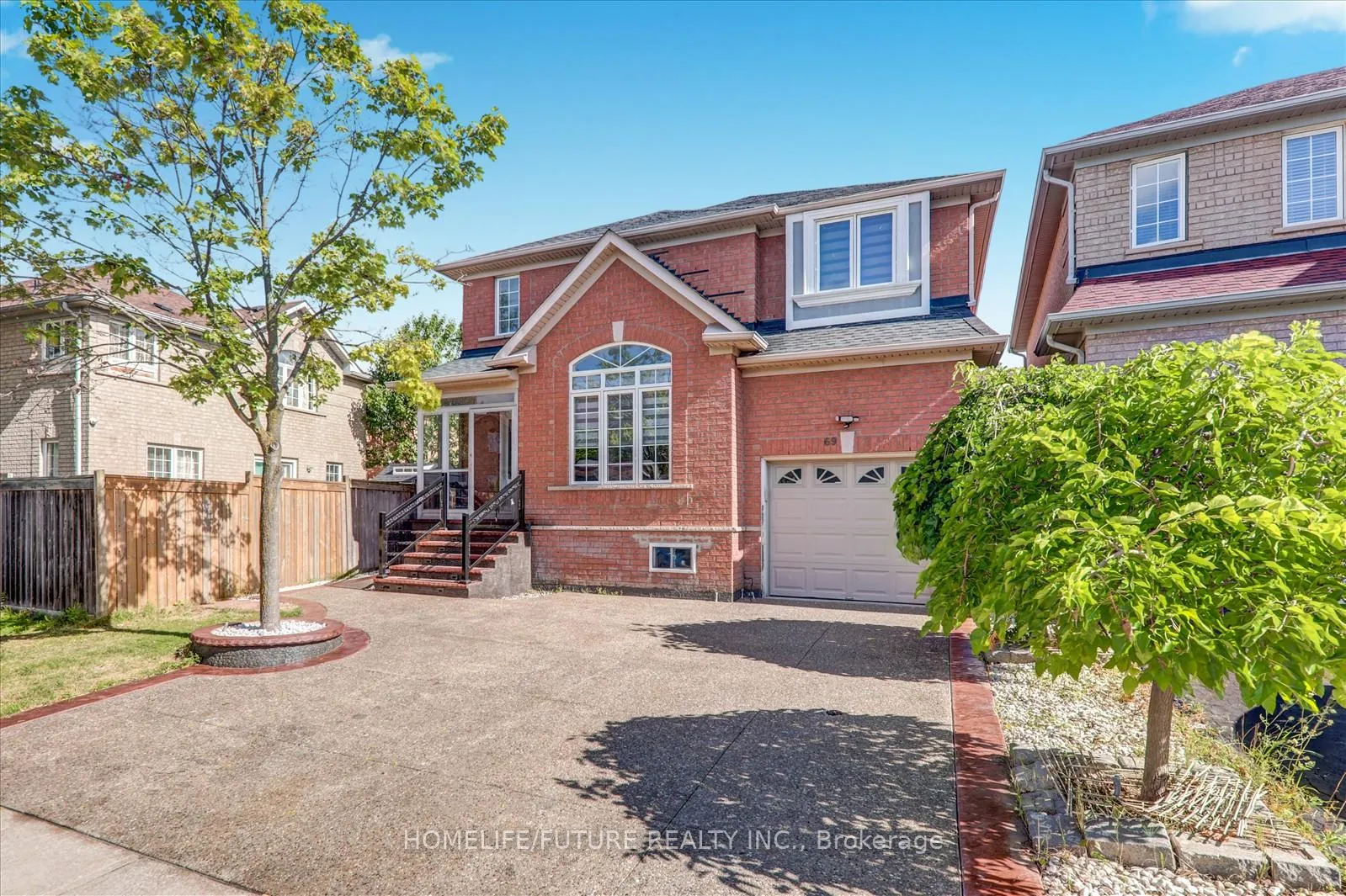 Photo 2 of 69 Heatherdale Drive, Brampton, Fletcher's Meadow — HOMEH