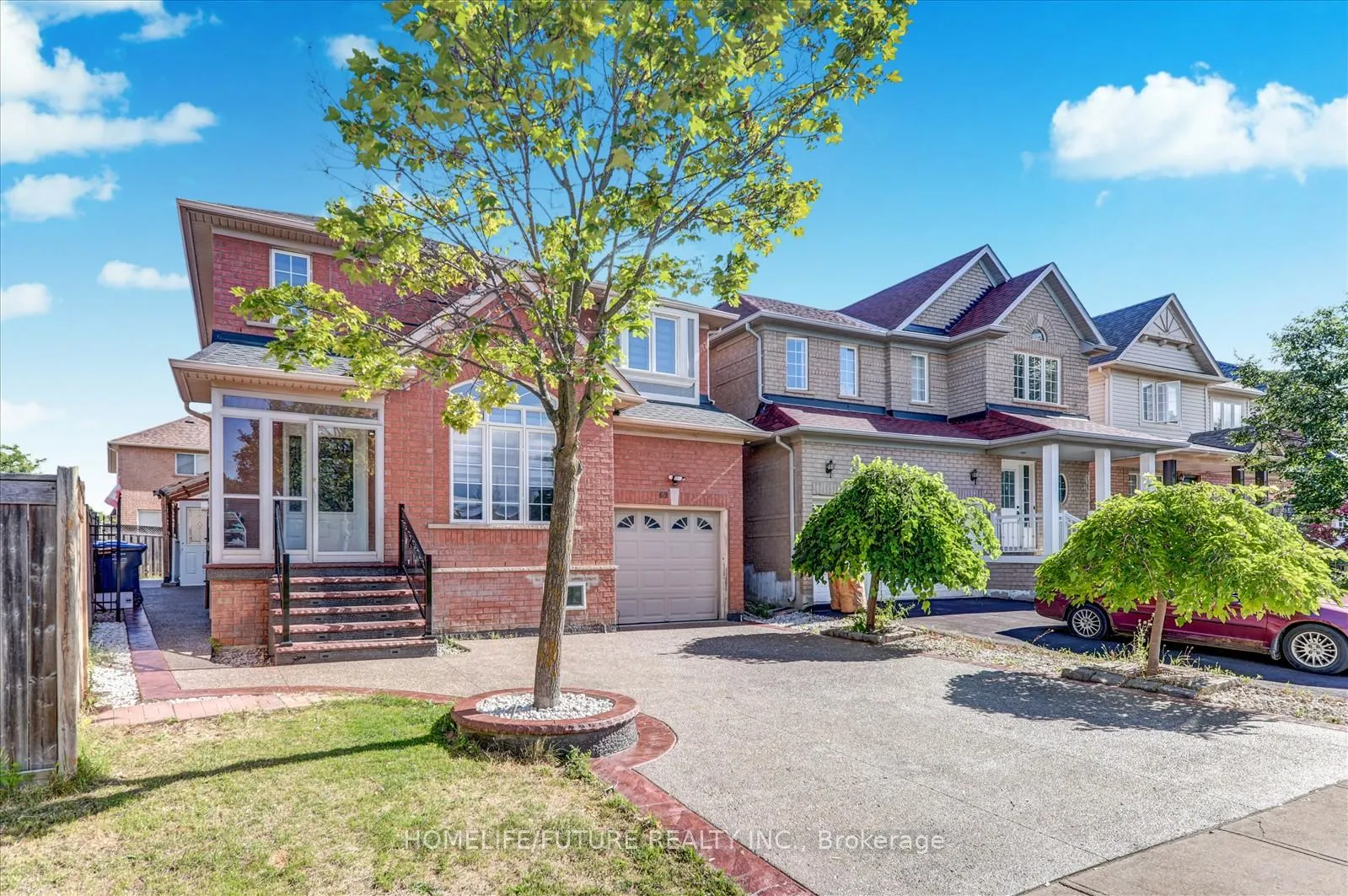Photo 3 of 69 Heatherdale Drive, Brampton, Fletcher's Meadow — HOMEH