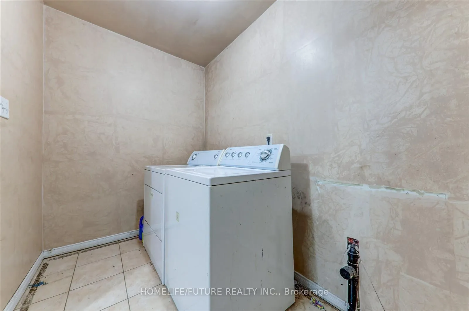 Photo 17 of 69 Heatherdale Drive, Brampton, Fletcher's Meadow — HOMEH