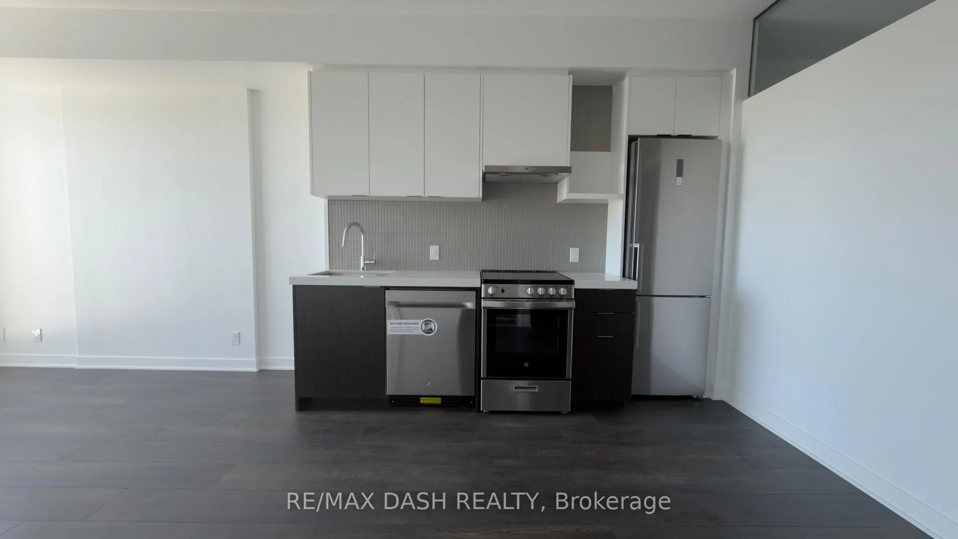 Photo 8 of Unit 705, 10 Flavelle Trail, Vaughan, Steeles West Industrial — HOMEH
