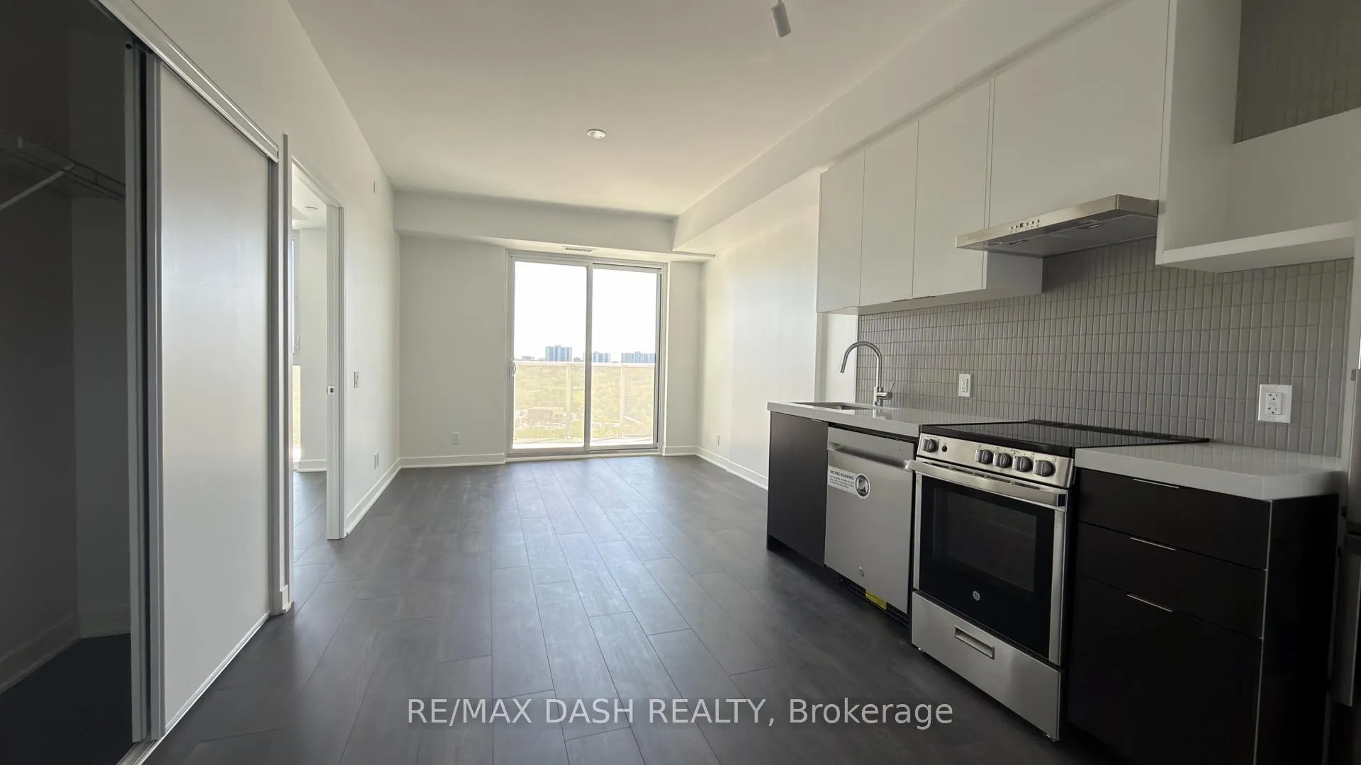 Photo 9 of Unit 705, 10 Flavelle Trail, Vaughan, Steeles West Industrial — HOMEH