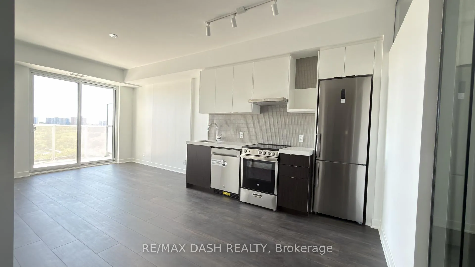 Photo 10 of Unit 705, 10 Flavelle Trail, Vaughan, Steeles West Industrial — HOMEH