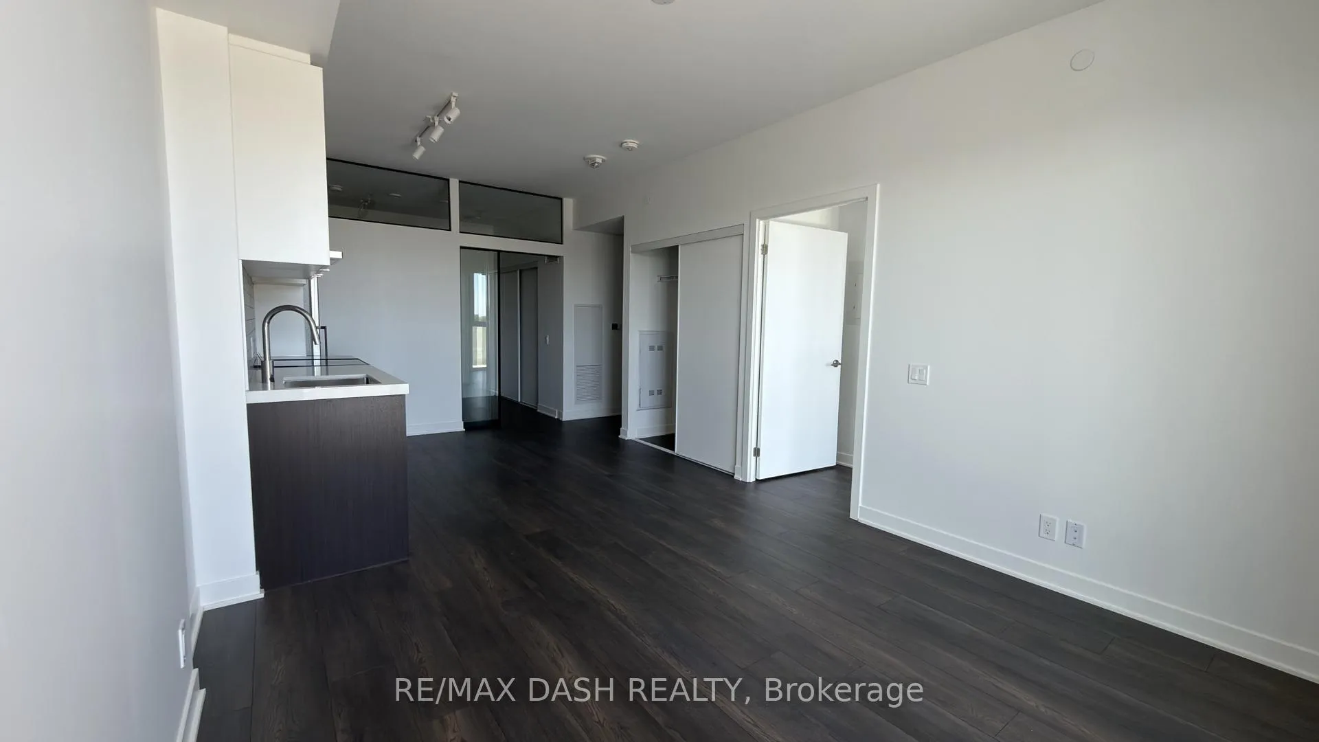 Photo 17 of Unit 705, 10 Flavelle Trail, Vaughan, Steeles West Industrial — HOMEH