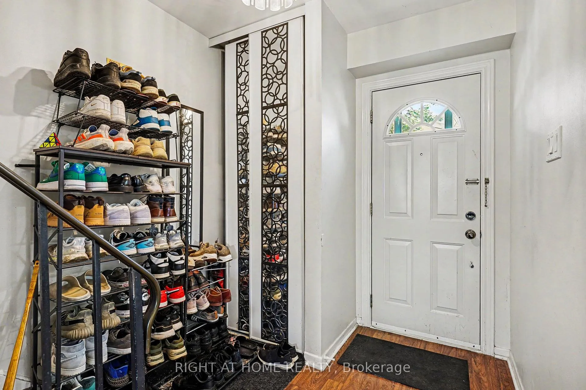 Photo 3 of Unit 89, 1020 Central Park Drive, Brampton, Northgate — HOMEH