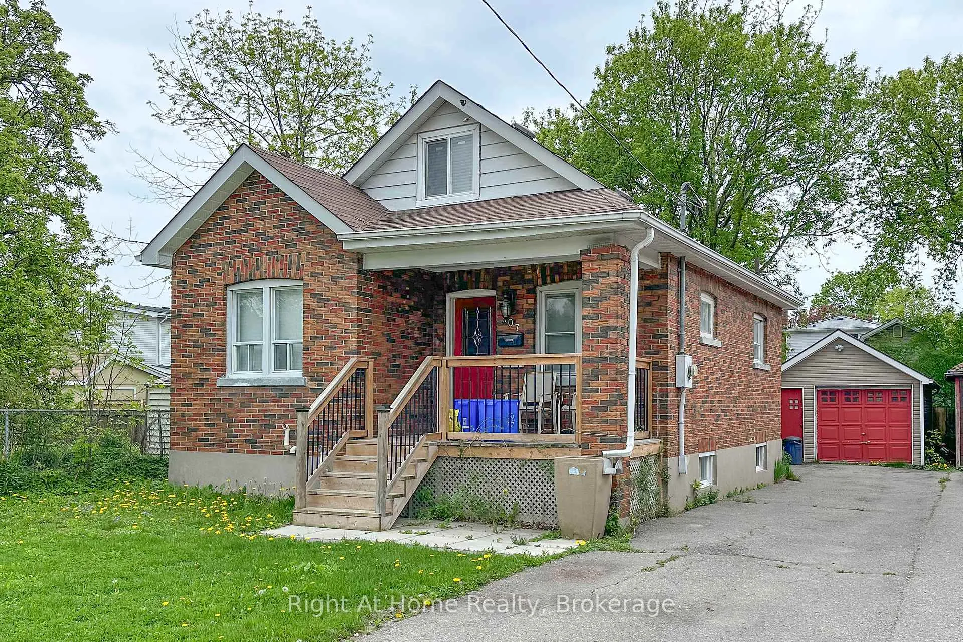 Photo 2 of Unit Main, 307 Vimy Avenue, Oshawa, Central — HOMEH