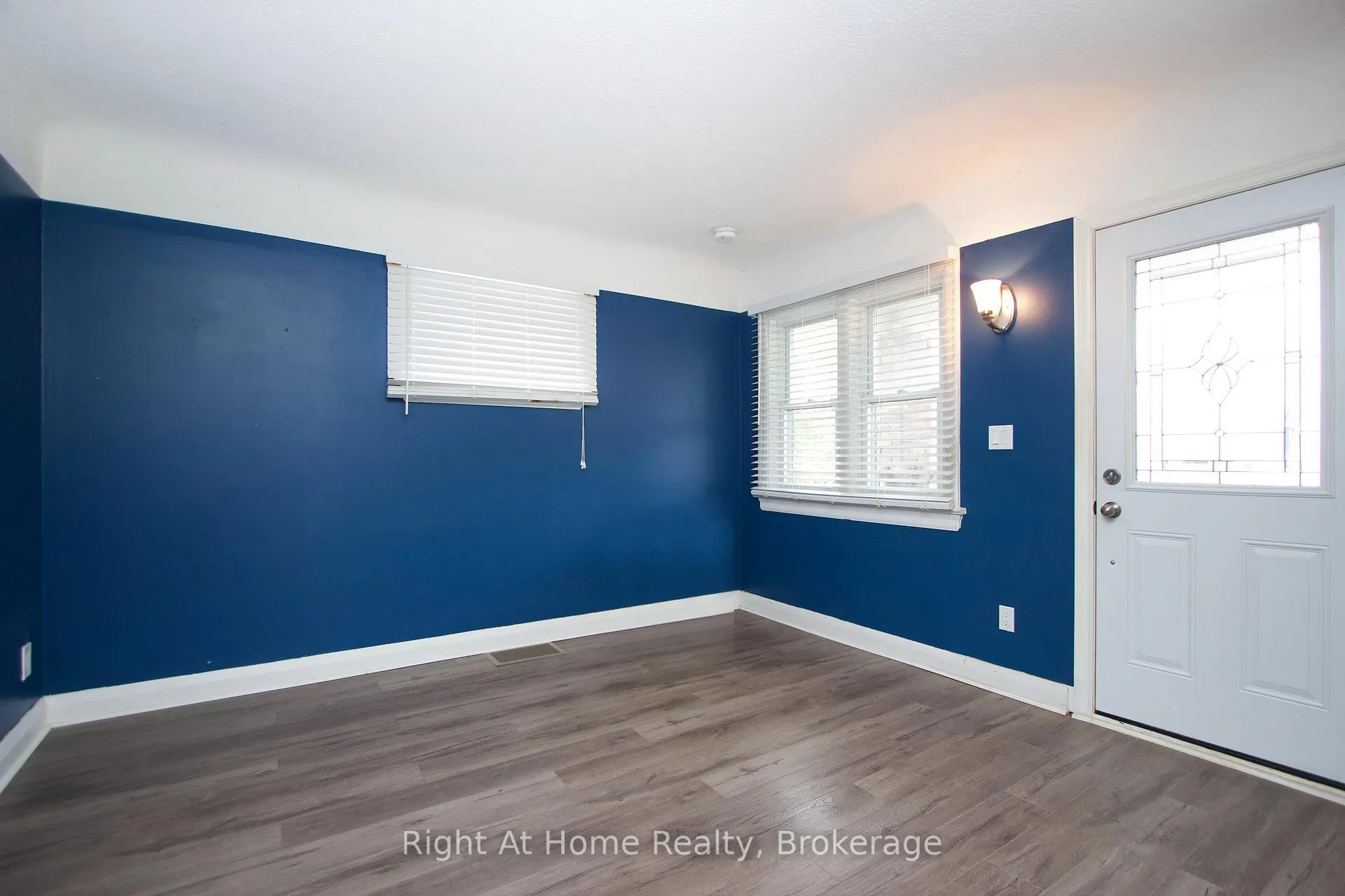 Photo 3 of Unit Main, 307 Vimy Avenue, Oshawa, Central — HOMEH