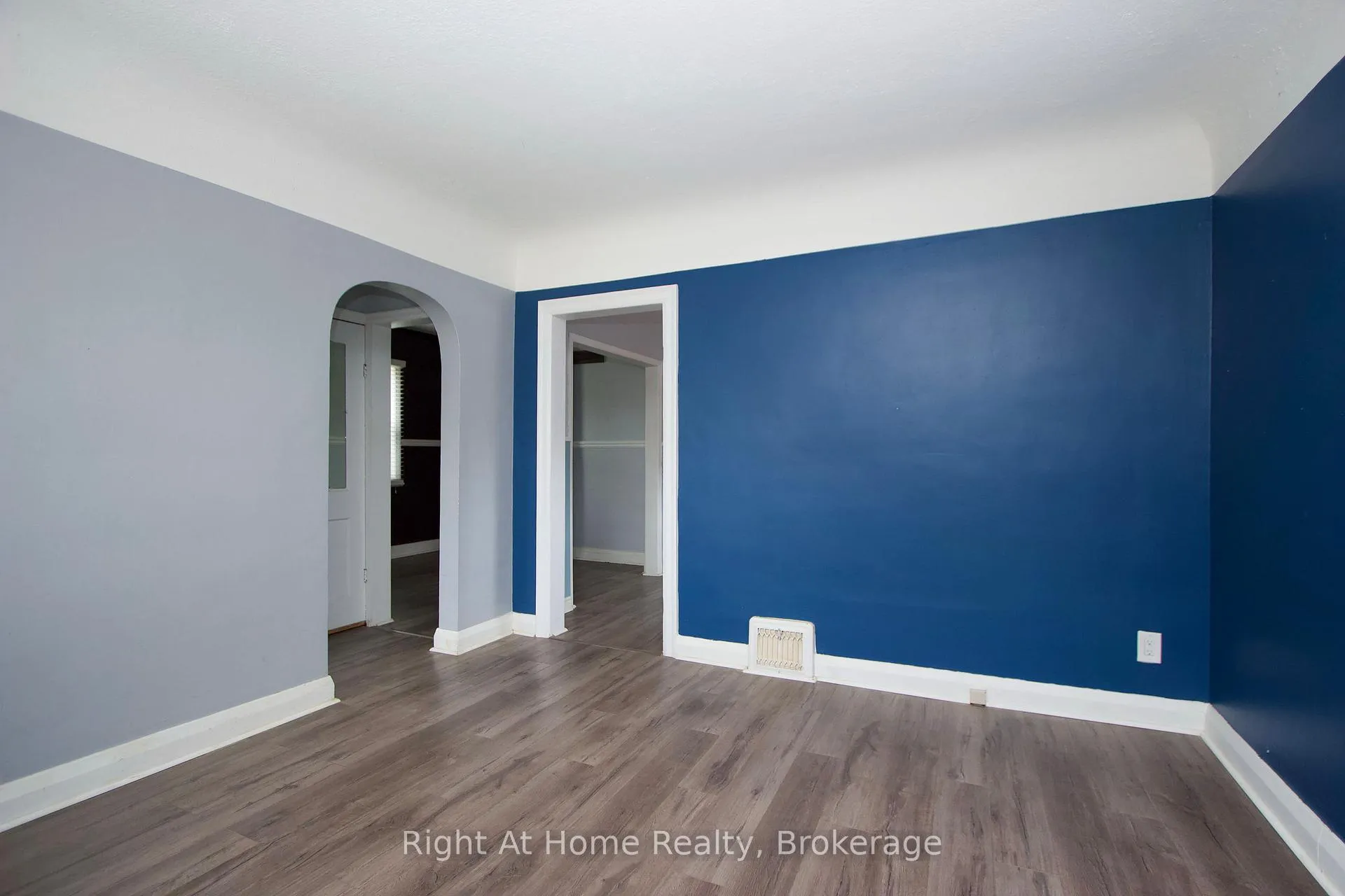 Photo 4 of Unit Main, 307 Vimy Avenue, Oshawa, Central — HOMEH