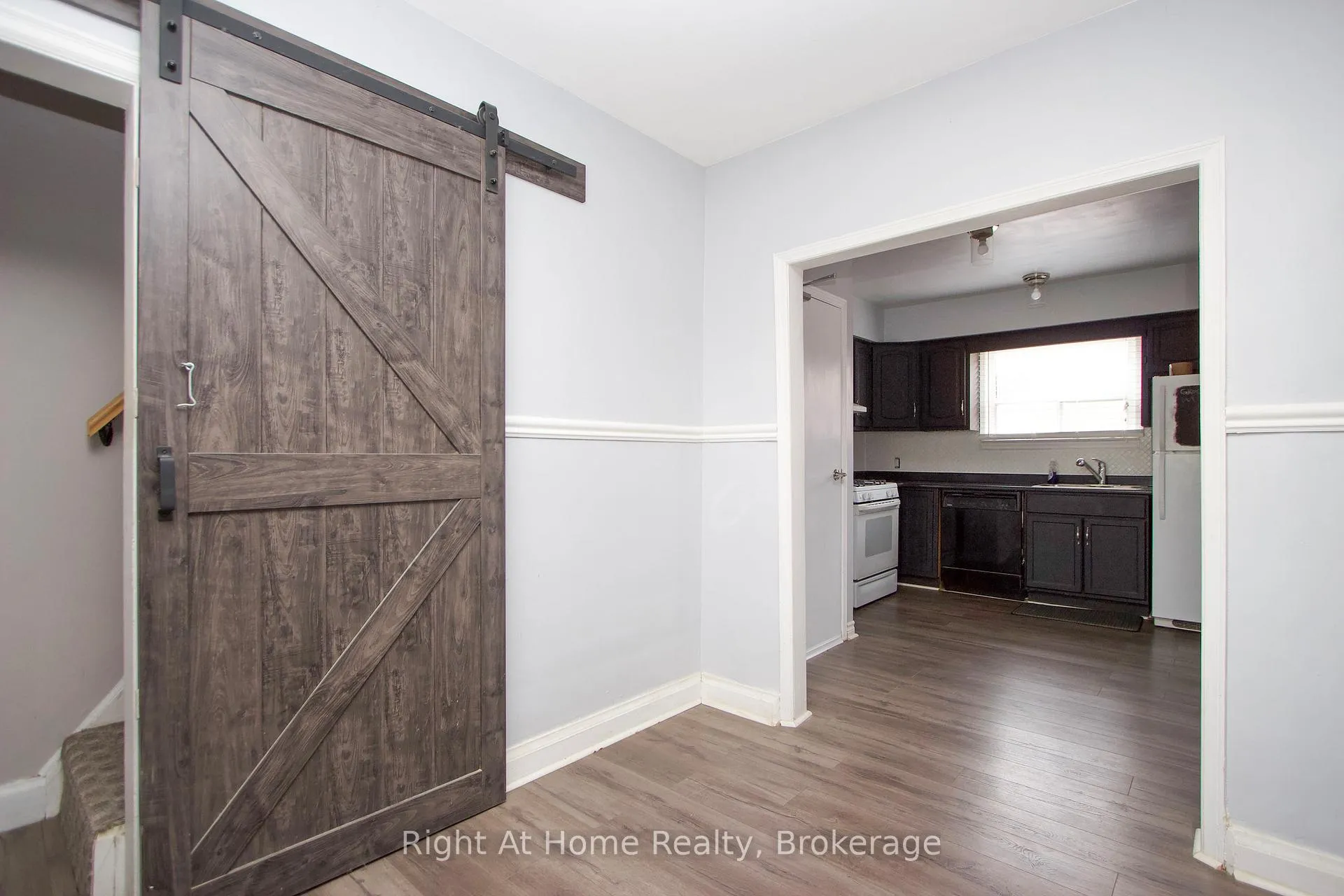 Photo 10 of Unit Main, 307 Vimy Avenue, Oshawa, Central — HOMEH