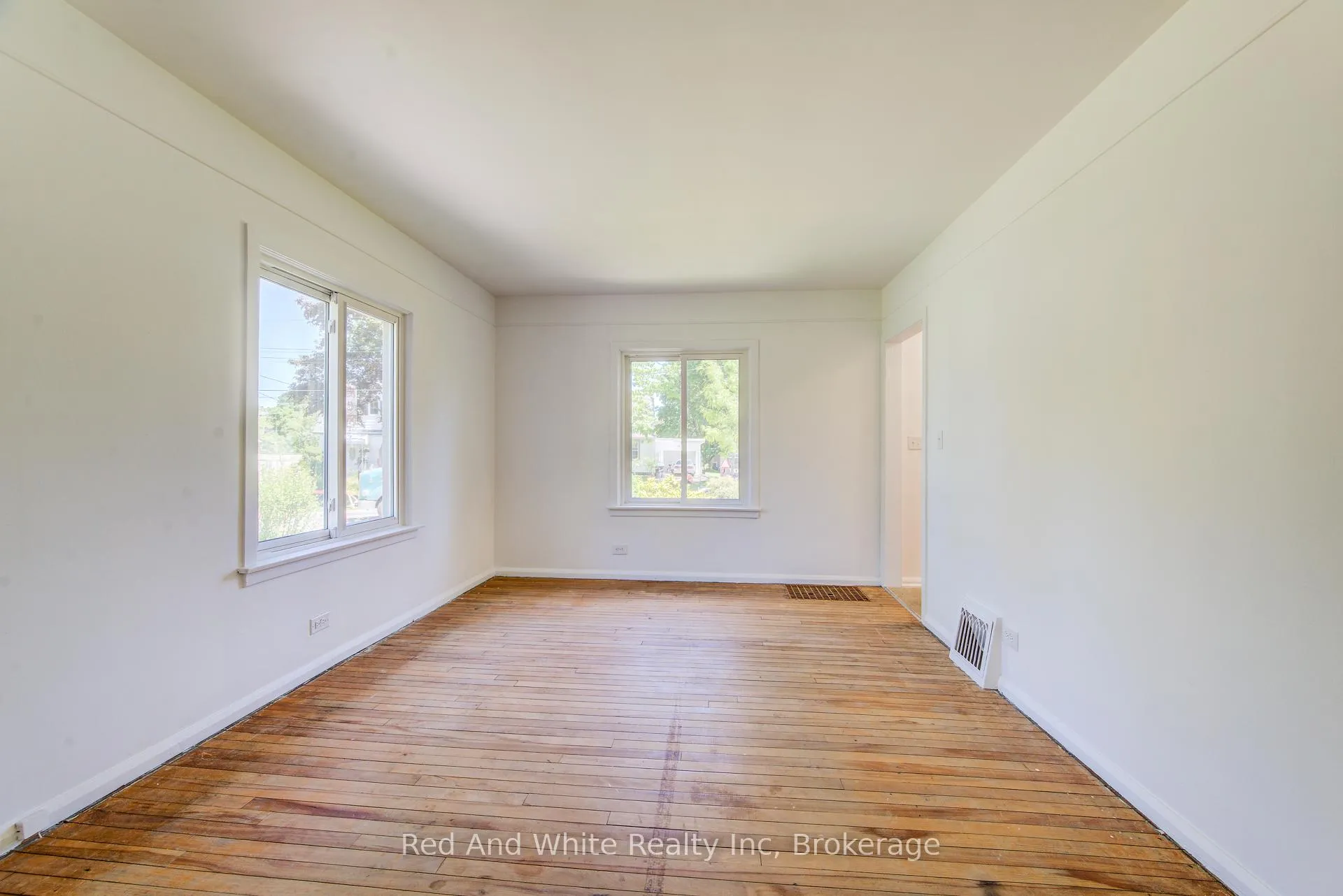 Photo 8 of 59 Lorne Crescent, Kitchener — HOMEH