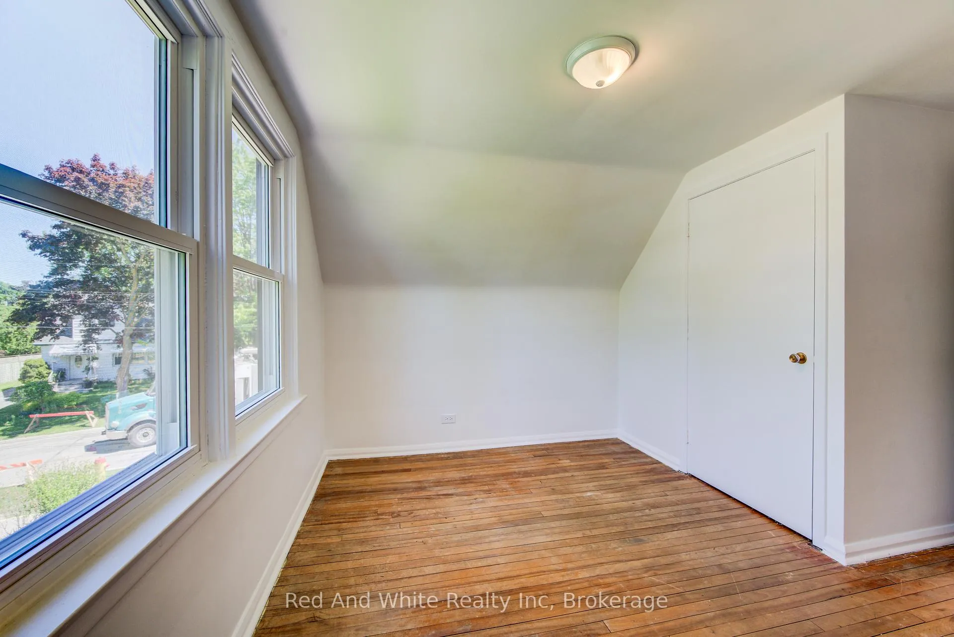 Photo 19 of 59 Lorne Crescent, Kitchener — HOMEH