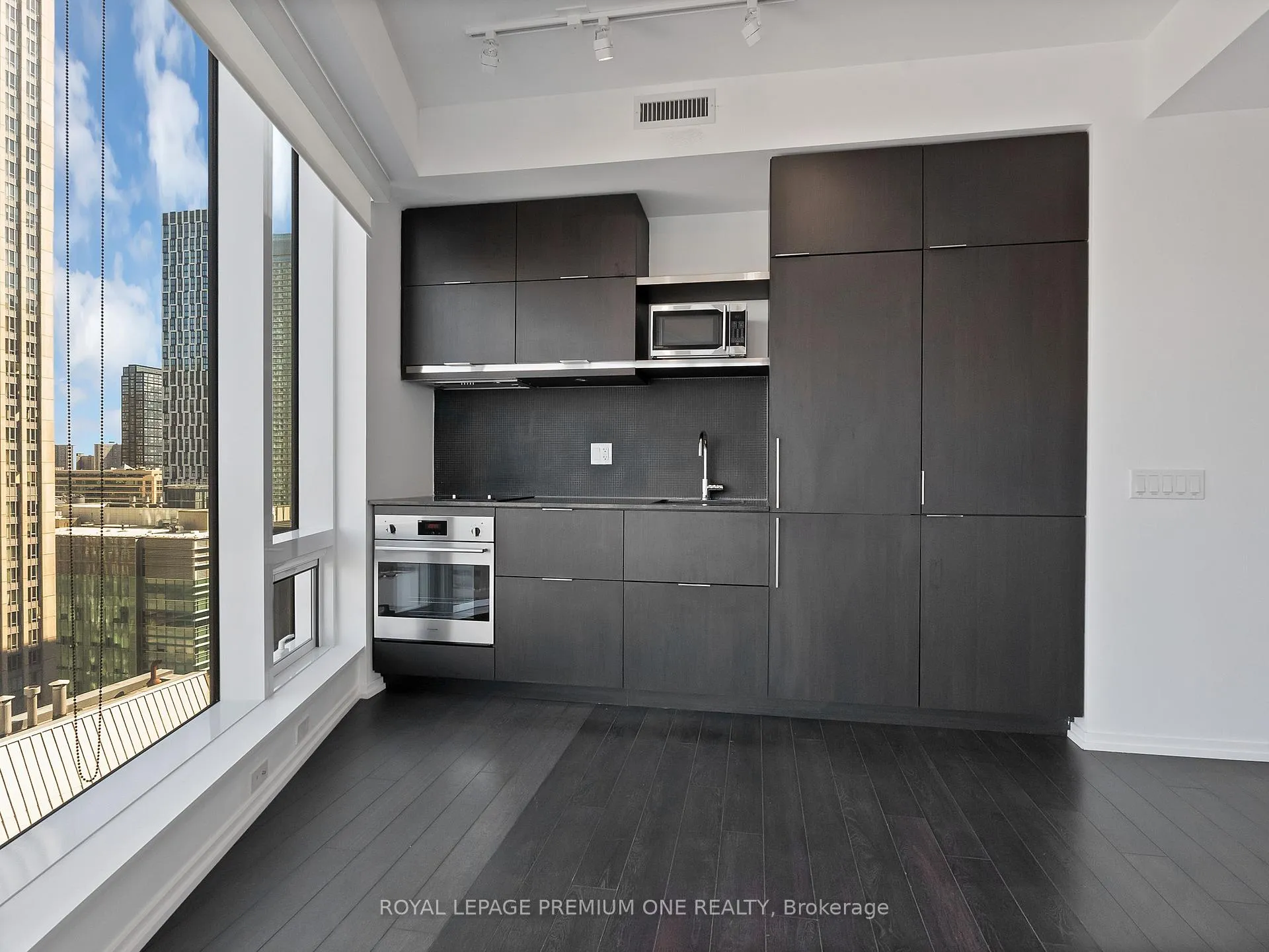 Photo 4 of Unit 1412, 197 Yonge Street, Toronto, Church-Yonge Corridor — HOMEH