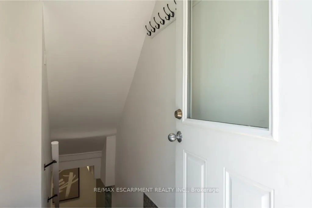 Photo 3 of Unit LOWER, 239 Cloverdale Avenue E, Hamilton, Rosedale — HOMEH