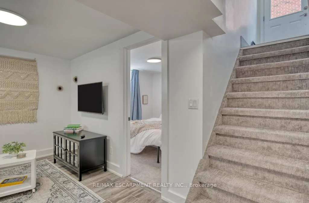Photo 4 of Unit LOWER, 239 Cloverdale Avenue E, Hamilton, Rosedale — HOMEH