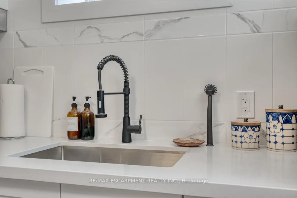 Photo 12 of Unit LOWER, 239 Cloverdale Avenue E, Hamilton, Rosedale — HOMEH