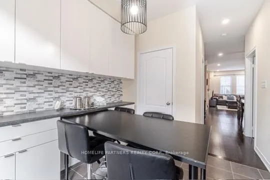 Photo 6 of Unit 17, 10 Porter Avenue, Vaughan, West Woodbridge — HOMEH