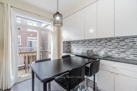 Photo 7 of Unit 17, 10 Porter Avenue, Vaughan, West Woodbridge — HOMEH