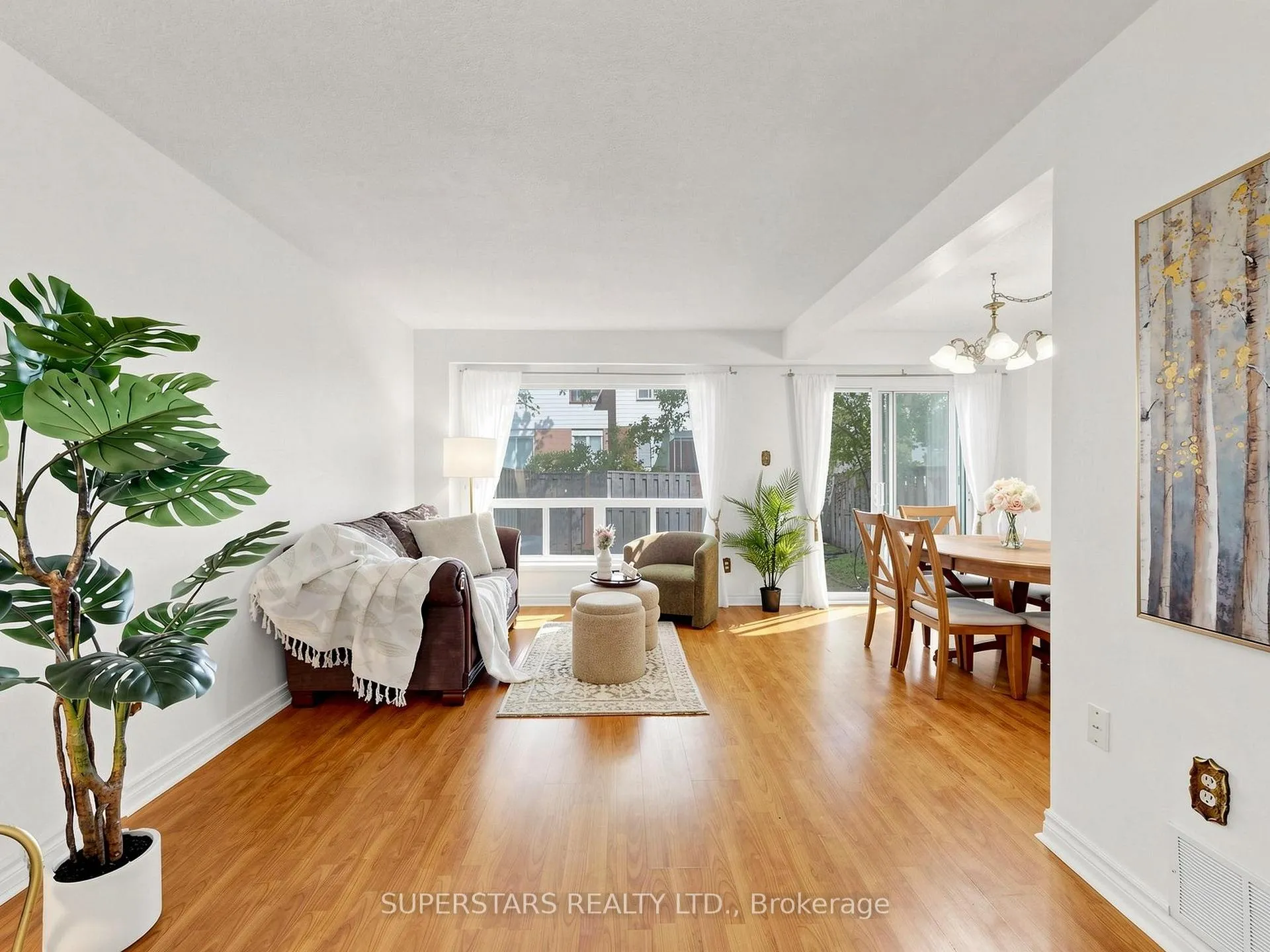 Photo 3 of Unit 33, 3025 Cedarglen Gate, Mississauga, Erindale — HOMEH