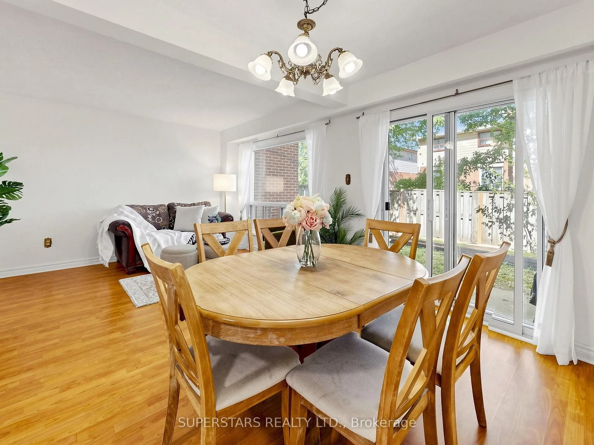 Photo 4 of Unit 33, 3025 Cedarglen Gate, Mississauga, Erindale — HOMEH