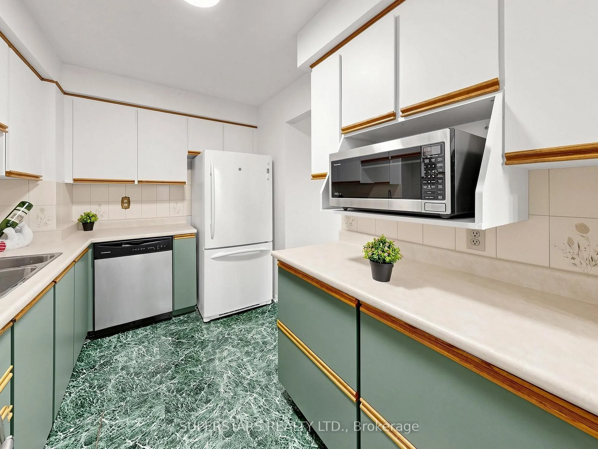 Photo 9 of Unit 33, 3025 Cedarglen Gate, Mississauga, Erindale — HOMEH
