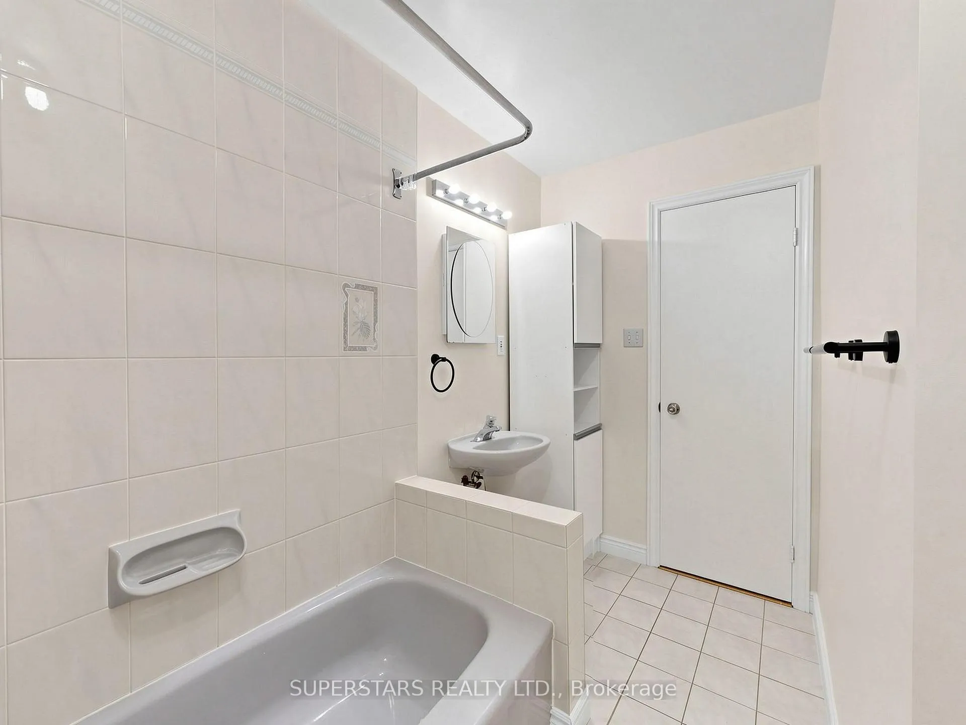 Photo 16 of Unit 33, 3025 Cedarglen Gate, Mississauga, Erindale — HOMEH