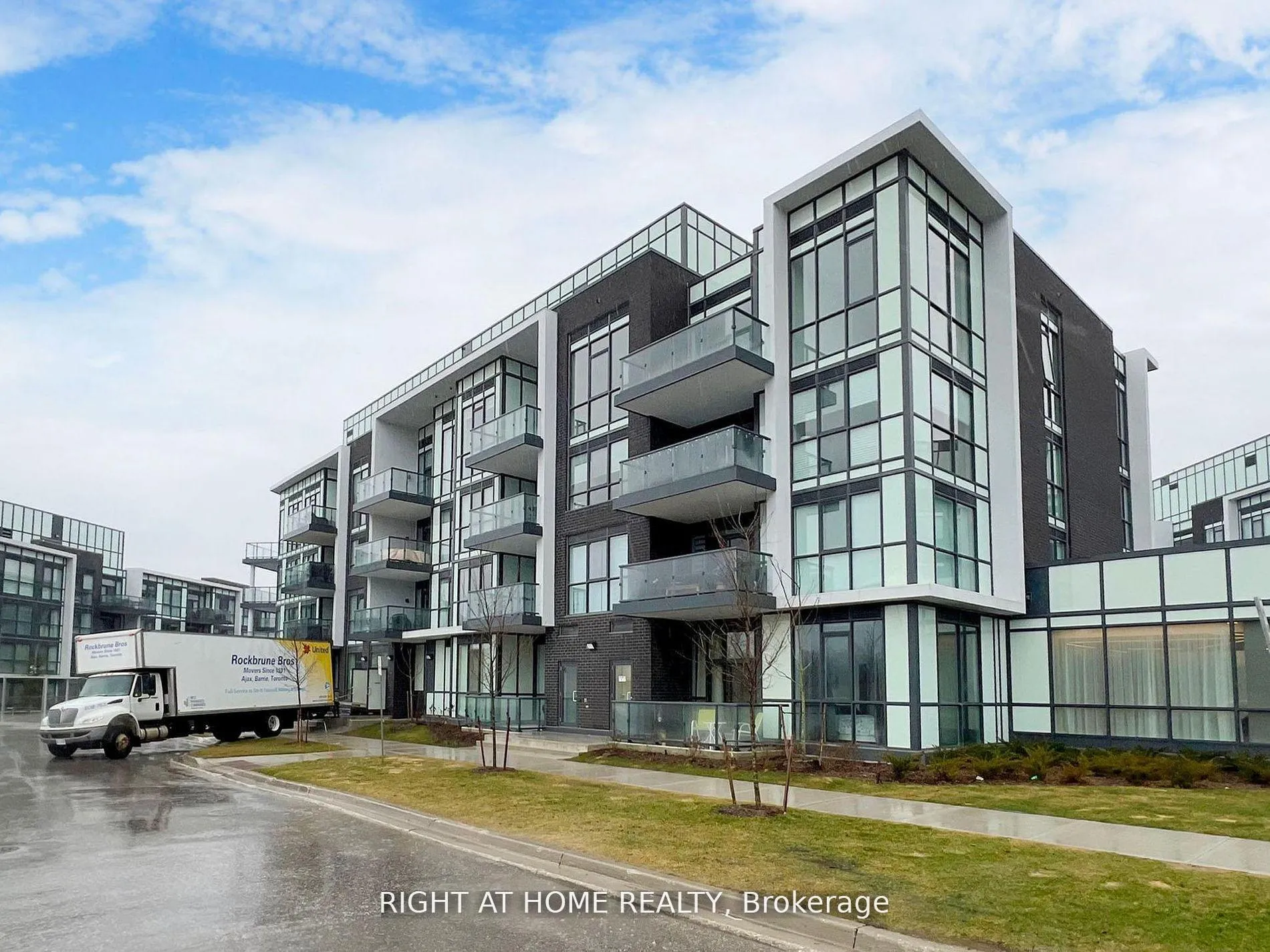 Photo 2 of Unit 224, 415 Sea Ray Avenue, Innisfil, Rural Innisfil — HOMEH